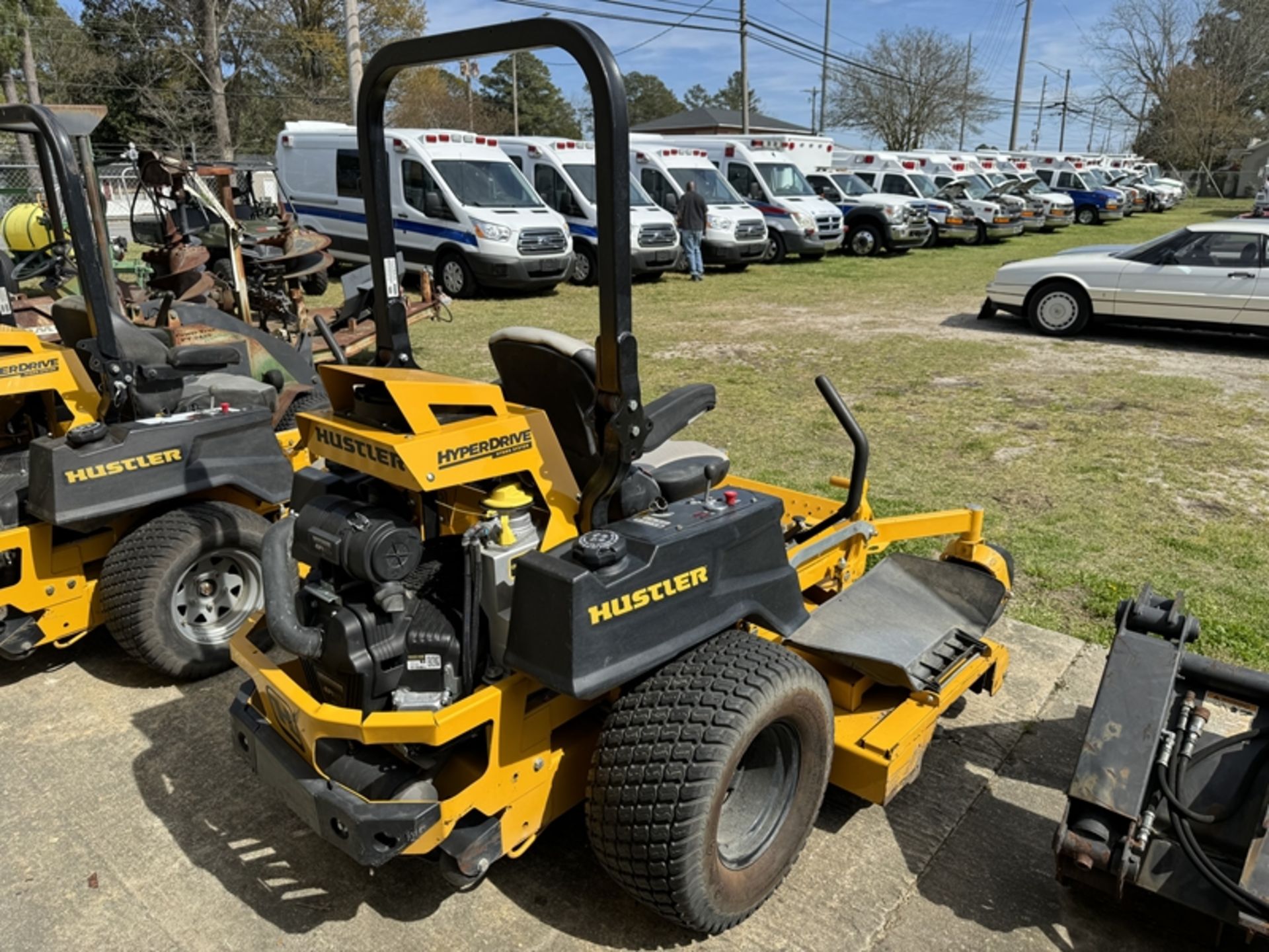 HUSTLER Hyperdrive 72" zero turn mower - 339 hours showing - Model #: 941302 - Serial #: 20084183 - Image 3 of 4