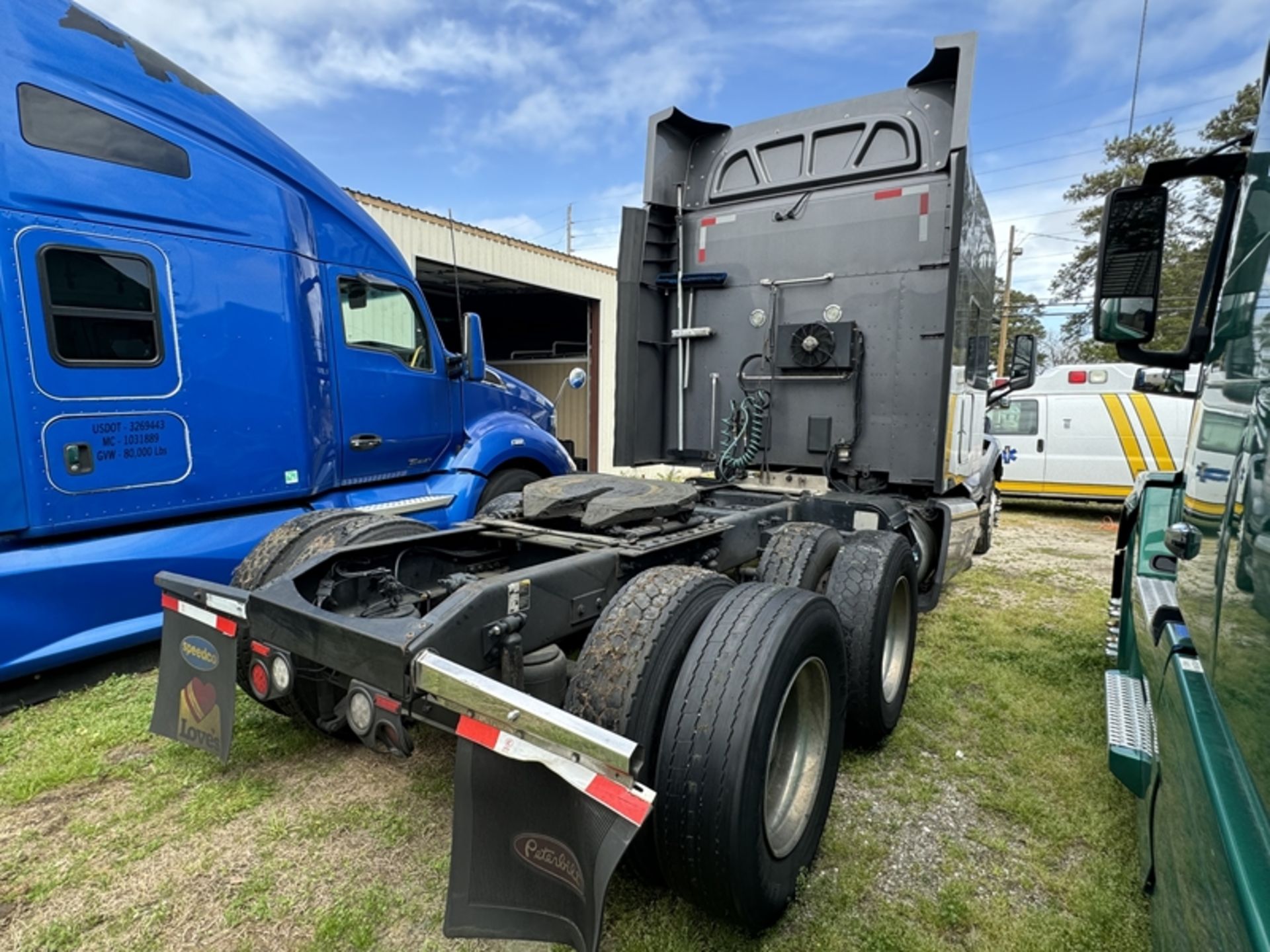 2018 PETERBILT 579 Paccar engine, auto trans - 662,346 miles showing - 1XPBDP9X8JD364052 - Image 3 of 6