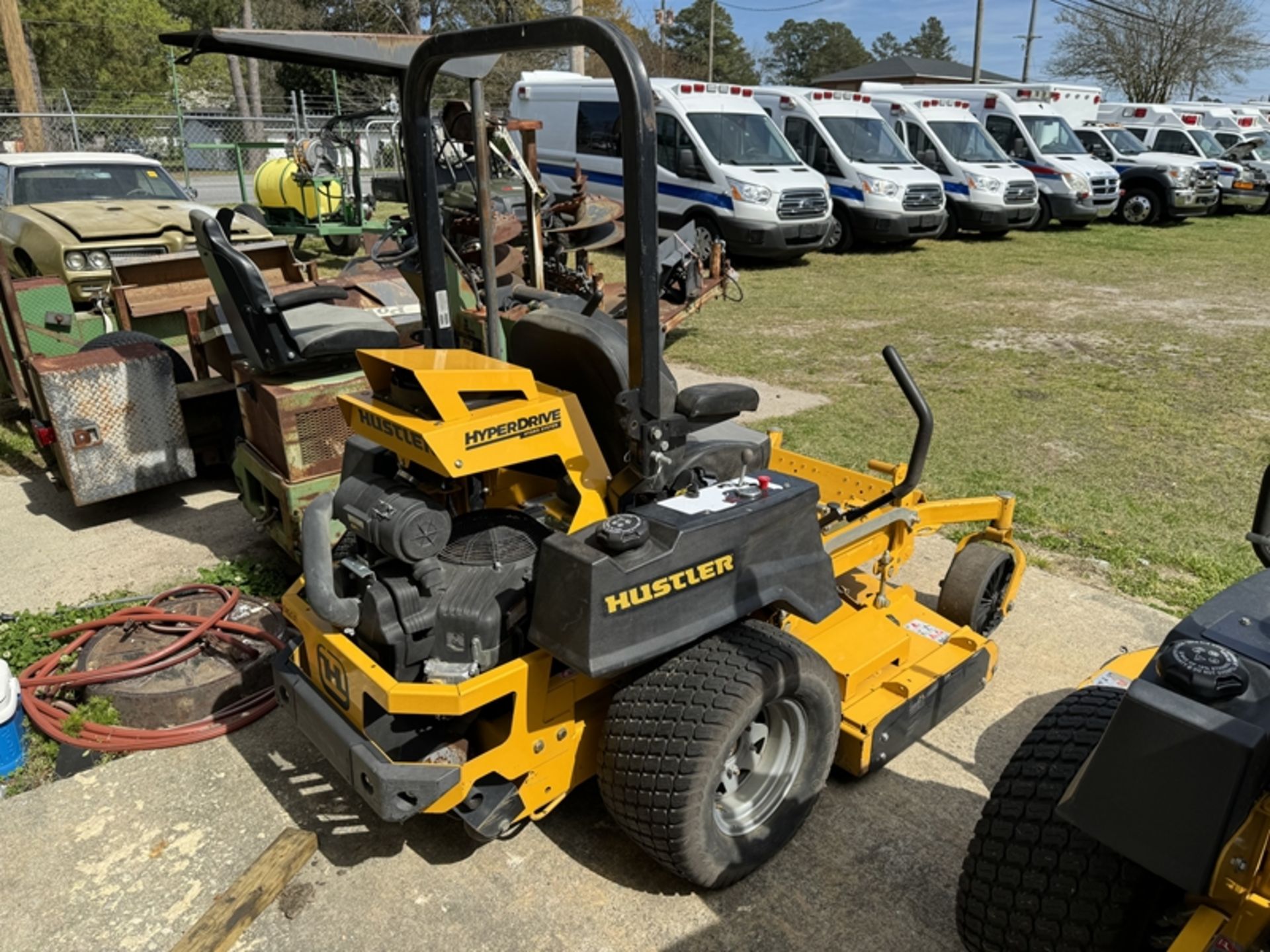 HUSTLER Super Z Hyperdrive 60" zero turn mower - 609 hours showing - Model #: 937003 - Serial #: - Image 3 of 4