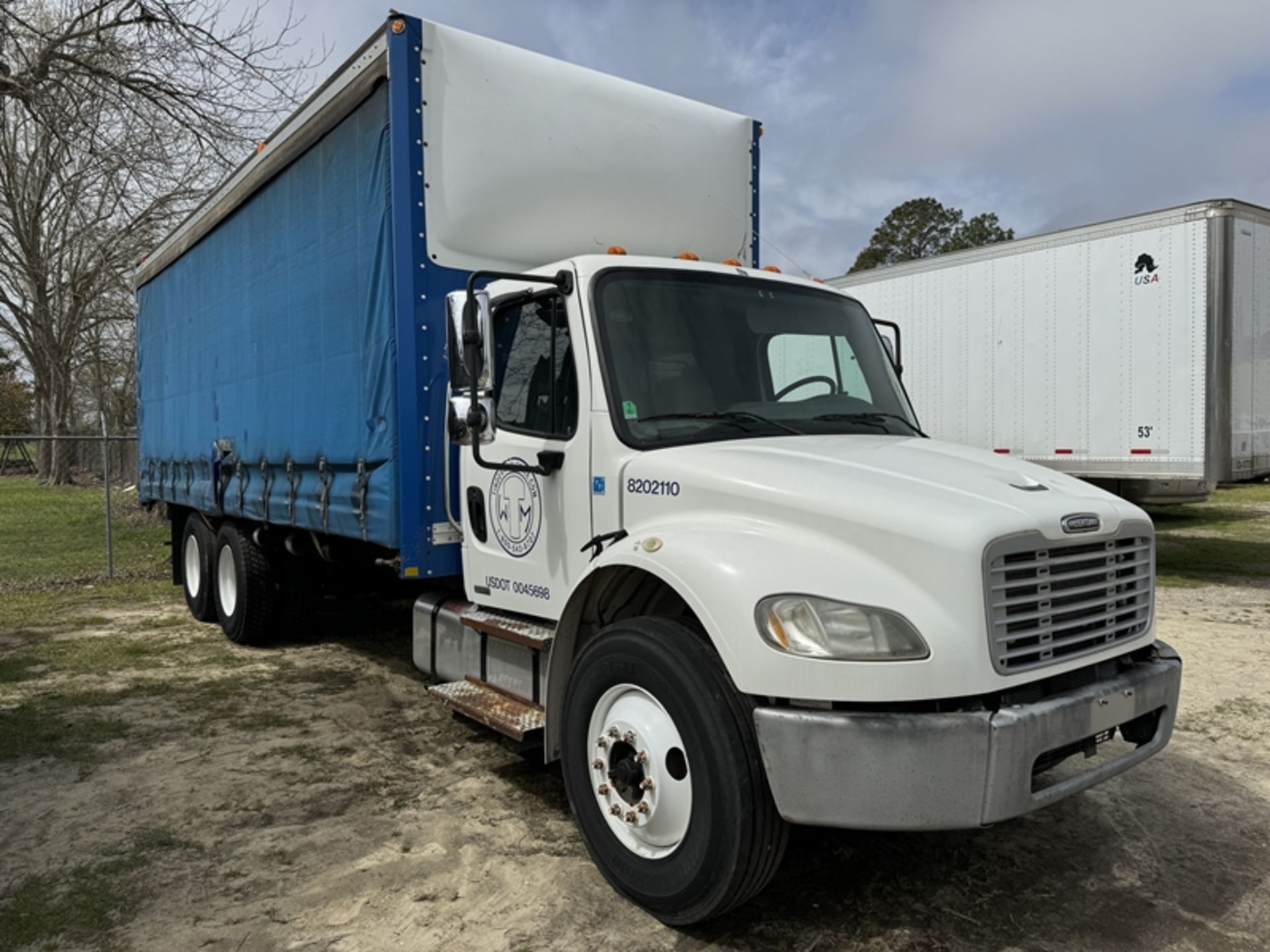 2006 FREIGHTLINER 24' curtain body truck tandem axle, CAT dsl, 9spd - 312,920 miles showing - - Image 2 of 7