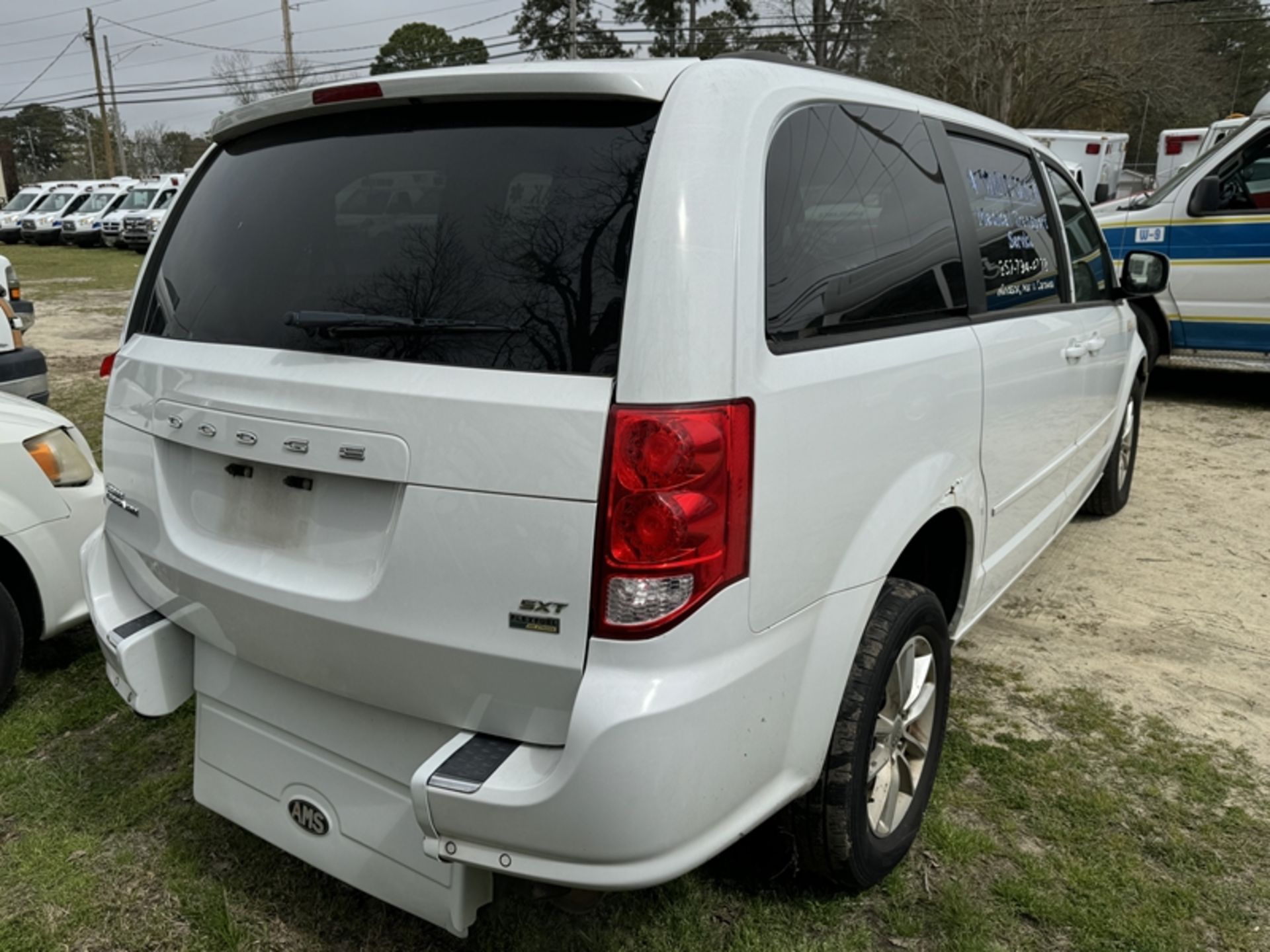 2014 DODGE wheelchair minivan - 311,182 miles showing - 2C4RDGCG6ER388281 - BAD TRANSMISSION - Bild 3 aus 7