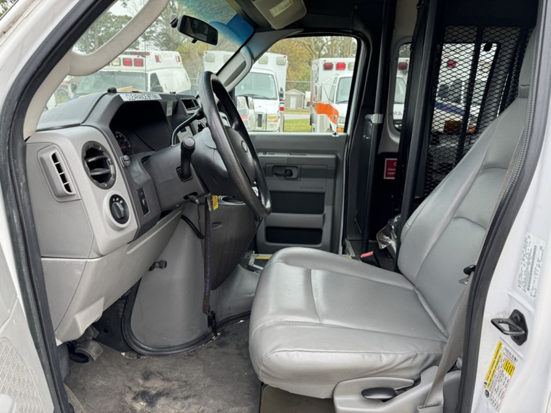 2013 FORD E-250 wheelchair van - 93,207 miles showing - 1FTNS2EW0DDB04057 - Image 4 of 6