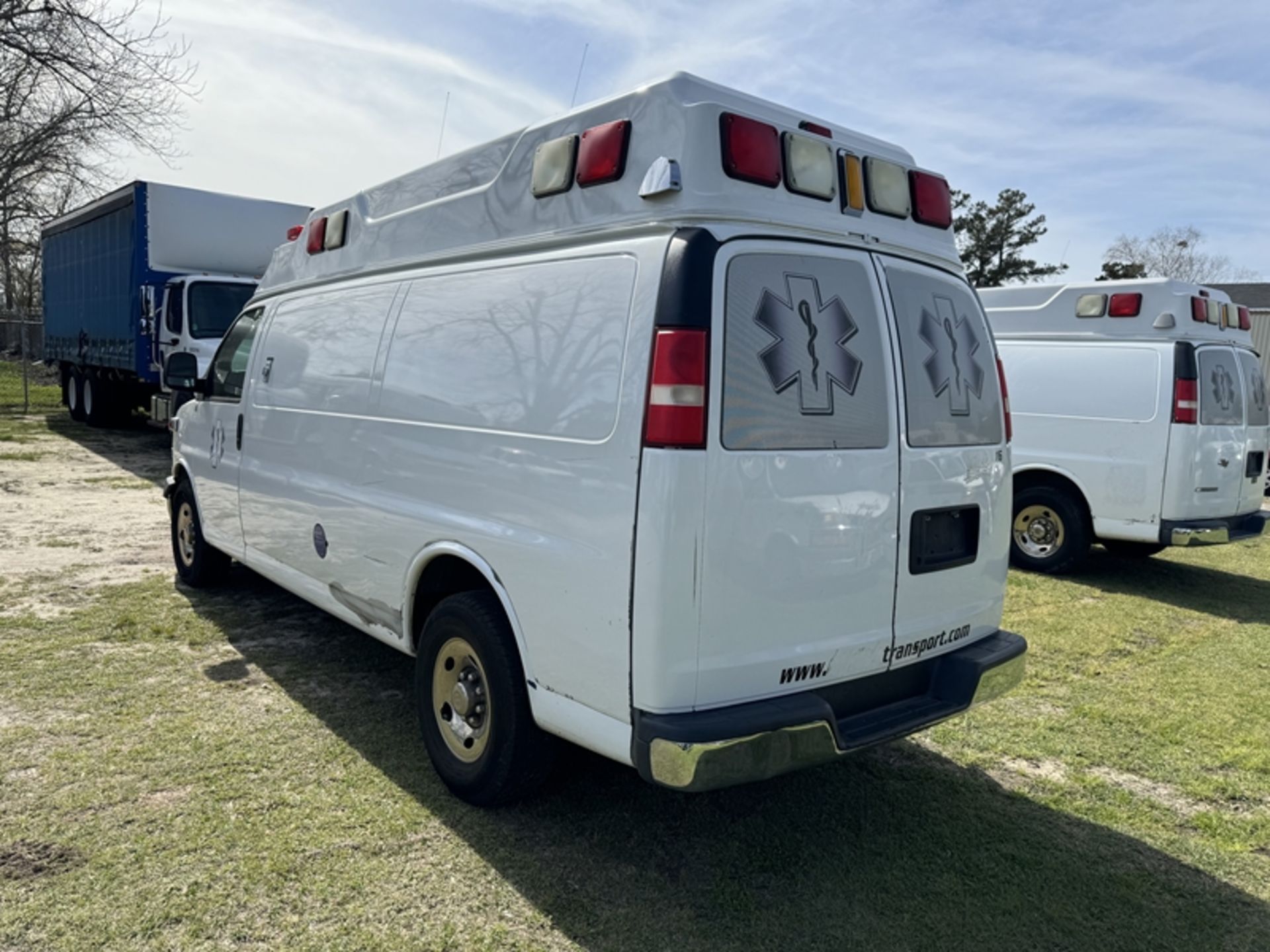 2009 CHEVROLET G3500 Type II van 6.6L diesel - 318,813 miles showing - 1GBHG396191168460 - Image 4 of 6