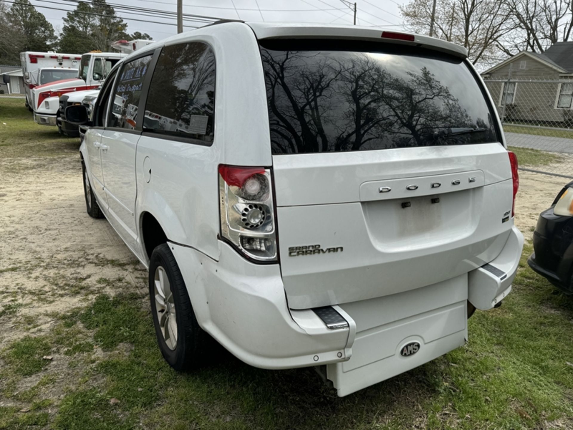 2014 DODGE wheelchair minivan - 311,182 miles showing - 2C4RDGCG6ER388281 - BAD TRANSMISSION - Bild 4 aus 7