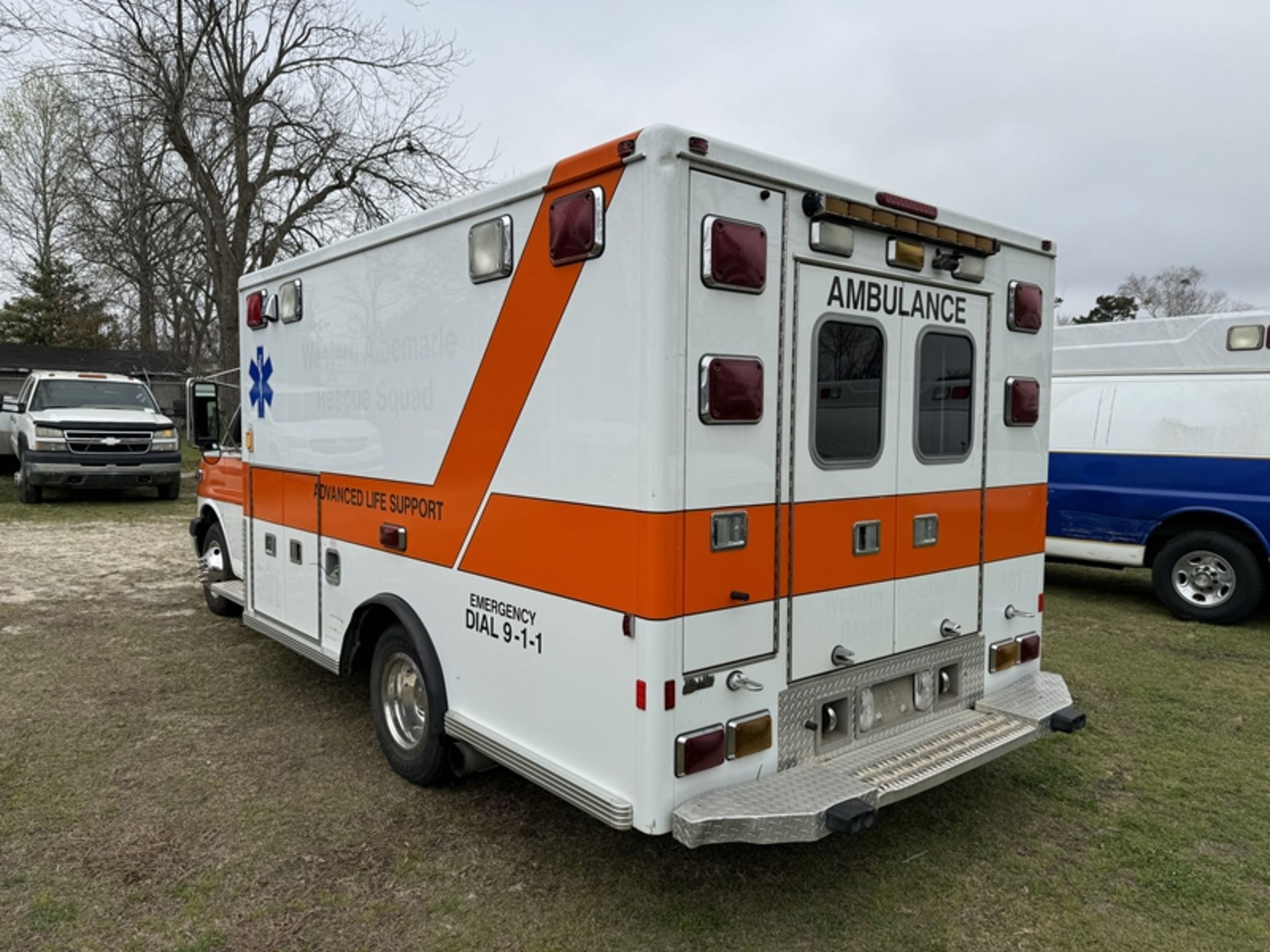 2009 CHEVROLET Ambulance, dsl - 225,093 miles showing - 1GBJG316X91122378 - Image 4 of 6