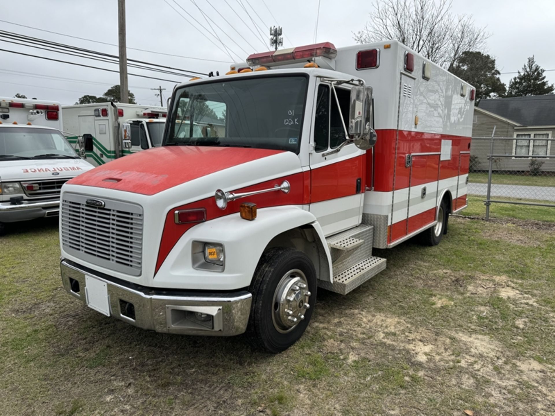 2001 FREIGHTLINER Ambulance MD, dsl - 122,492 miles showing - 1FV3GFBC41HH19233