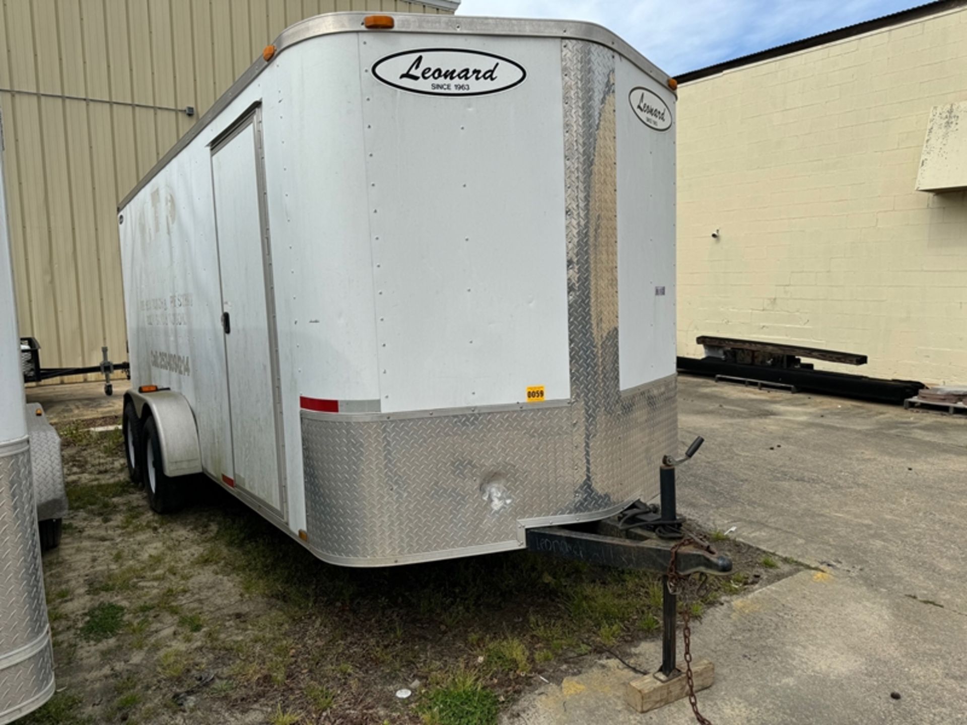 2015 ARISING INDUSTRIES 7'x16' v-nose enclosed trailer - 5YCBE162XFH021727 - Image 2 of 5