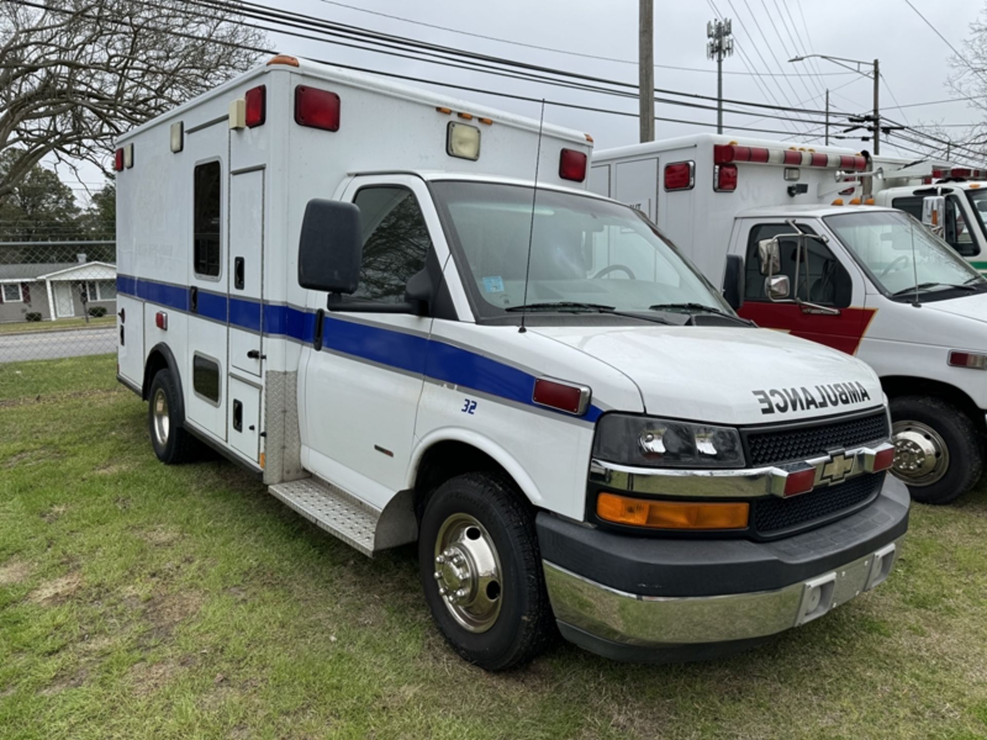 2007 CHEVROLET G3500 Type III box 6.6L diesel - Total Loss Claim Title Salvage Title - Image 2 of 6