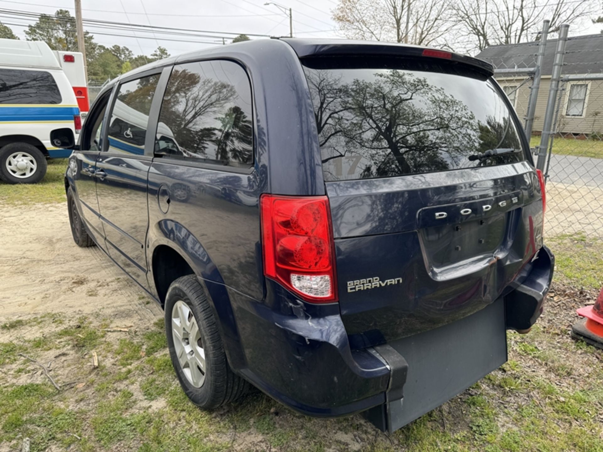 2012 DODGE CARAVAN minivan 3.6L gas - 259,465 miles showing - 2C4RDGBG4CR372949 - Image 4 of 7