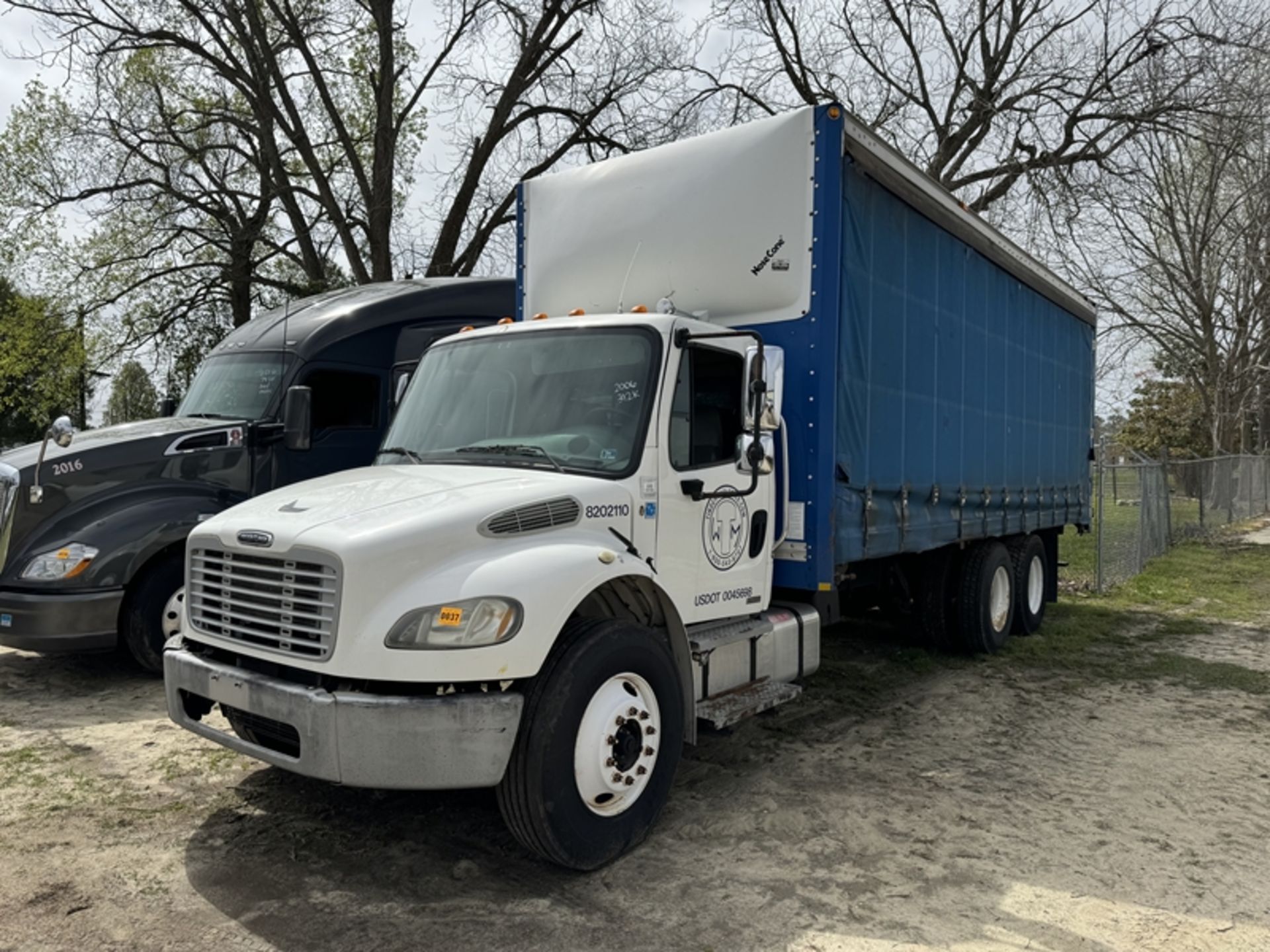 2006 FREIGHTLINER 24' curtain body truck tandem axle, CAT dsl, 9spd - 312,920 miles showing -