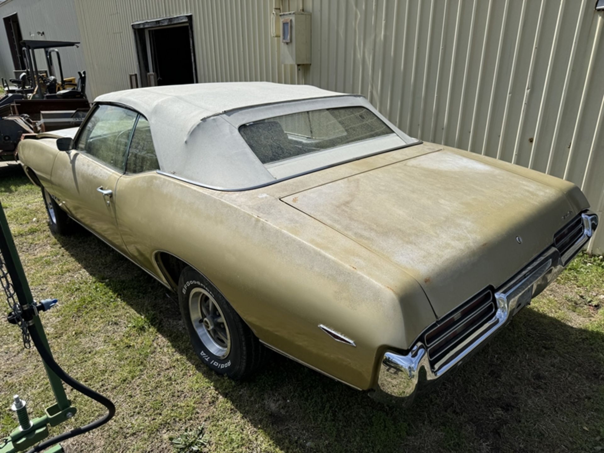 1969 PONTIAC GTO convertible - engine rebuilt and modified, but not hooked up completely - mileage - Image 4 of 13