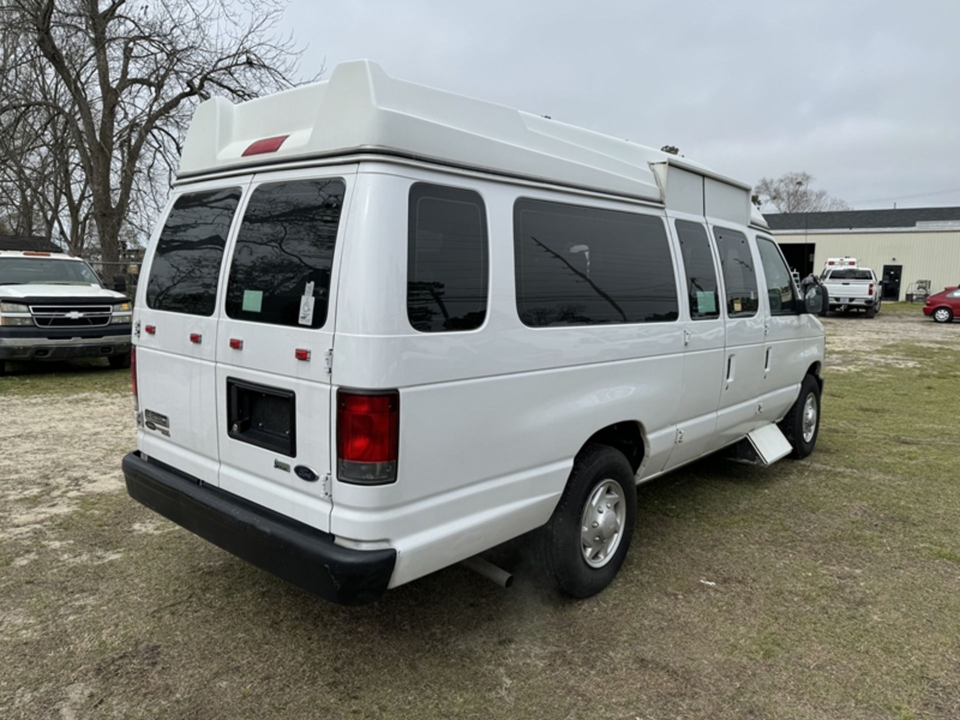 2013 FORD E-250 wheelchair van - 93,207 miles showing - 1FTNS2EW0DDB04057 - Image 2 of 6