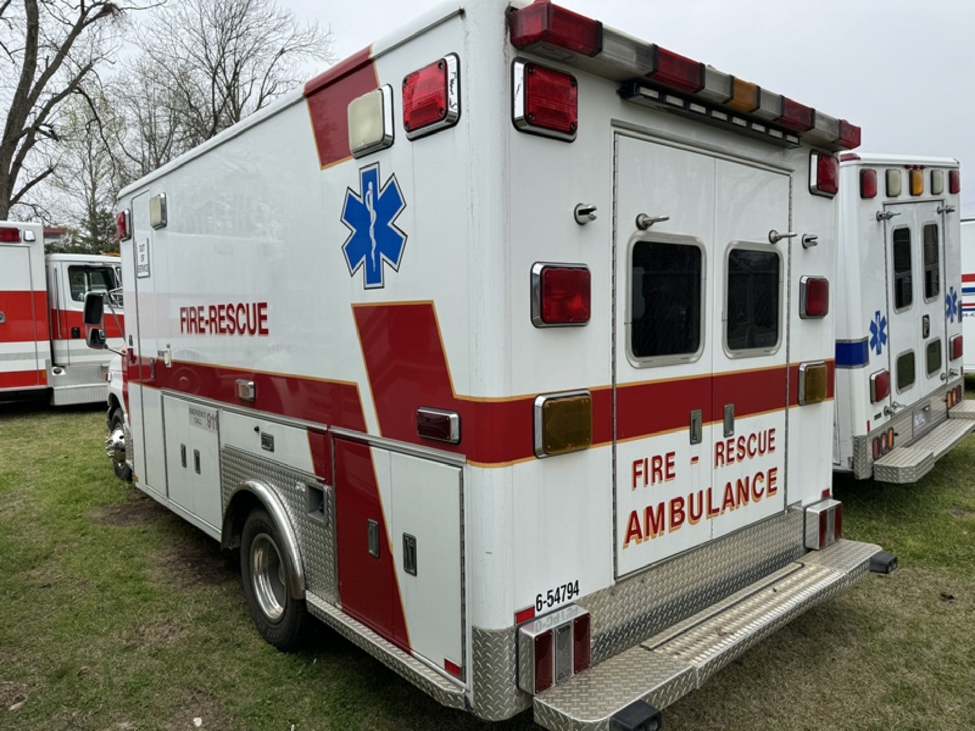 2001 FORD Ambulance, dsl, Horton body - 176,558 miles showing - 1FDXE45F81HA54794 - Image 4 of 6