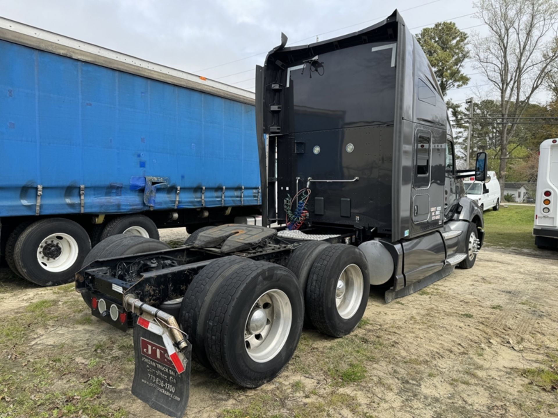 2016 KENWORTH T680 Paccar engine, auto trans - 743,522 miles showing - 1XKYDP9X8GJ111775 - Image 3 of 6