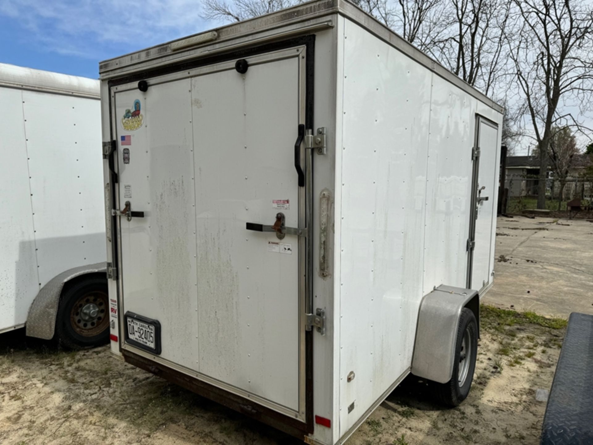 2018 COVERED WAGON 12' v-nose enclosed trailer - 53FBE1218JF043683 - Image 3 of 5