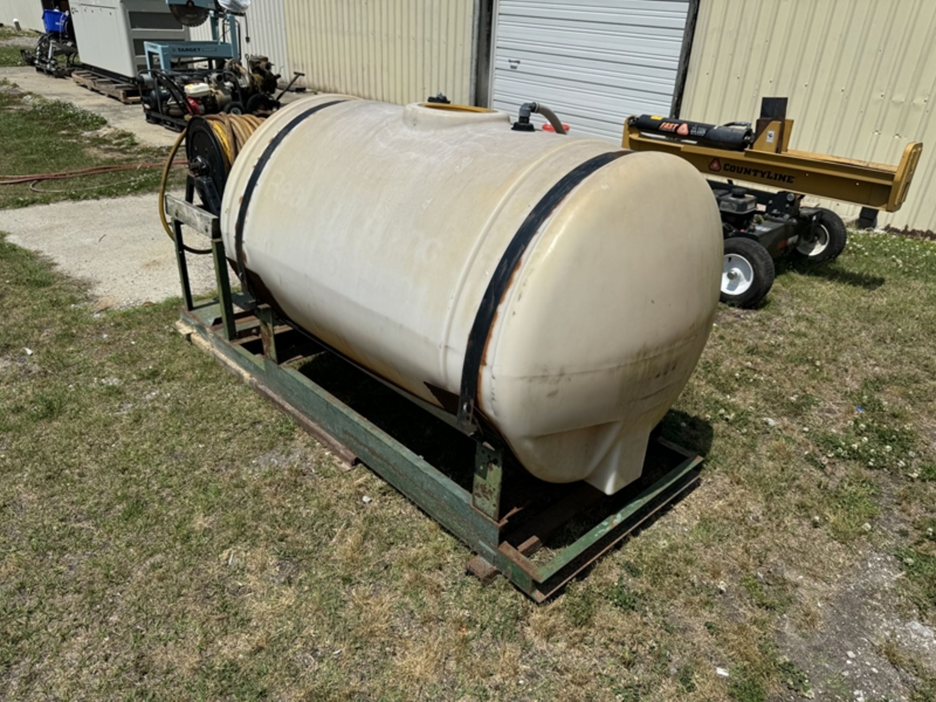 300 gallon tank with hhose and reel - Image 4 of 4