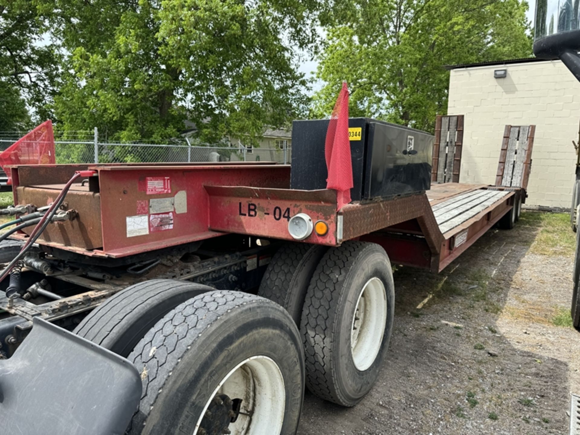 1992 ROGERS 20' flat deck 35-ton lowboy trailer with hyd ramps - 1RBH39207NAR21641