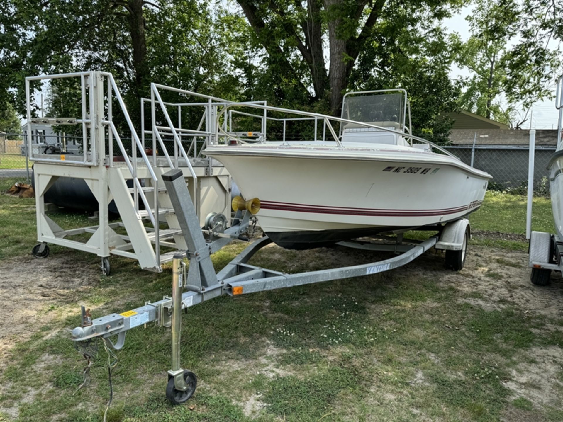 1990 WELLCRAFT 18’ center console with Johnson 110 - WELD3721F990