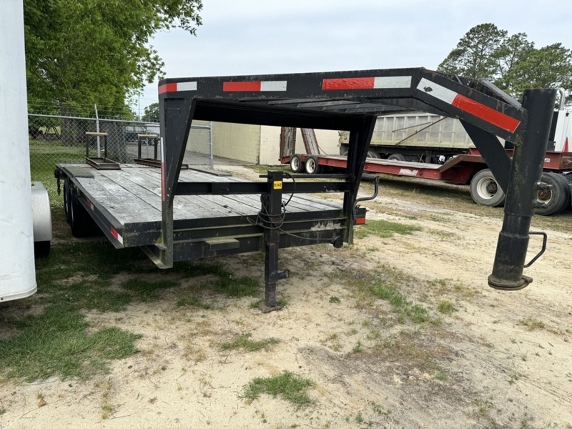 20’ gooseneck equipment trailer with ramps - NO TITLE - NCX01031430 - Image 2 of 4