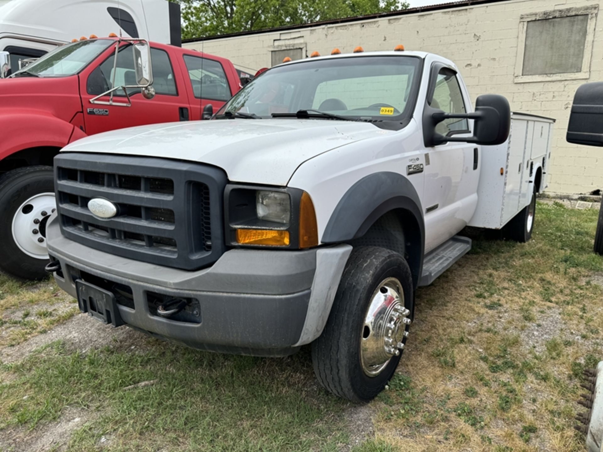 2006 FORDF-450 XL Super Duty diesel single cab 5 spd with service body - 197,409 miles showing -