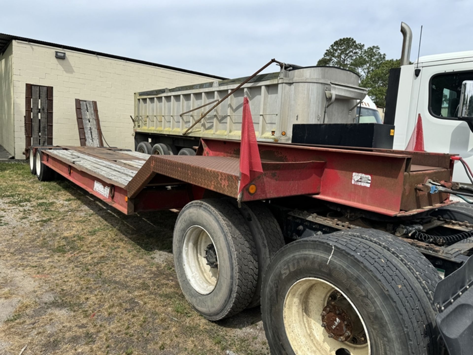1992 ROGERS 20' flat deck 35-ton lowboy trailer with hyd ramps - 1RBH39207NAR21641 - Image 2 of 5
