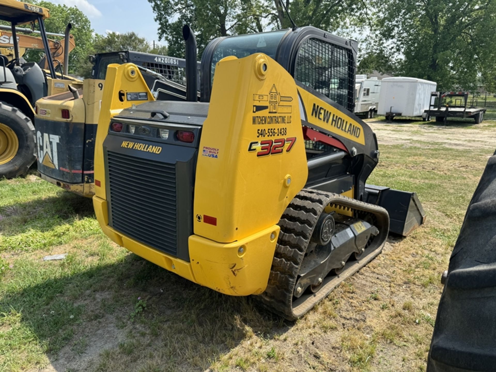 2022 NEW HOLLAND C327 track skid steer, cab – 156 hours showing - JAF0C327TNM422705 - Image 3 of 4