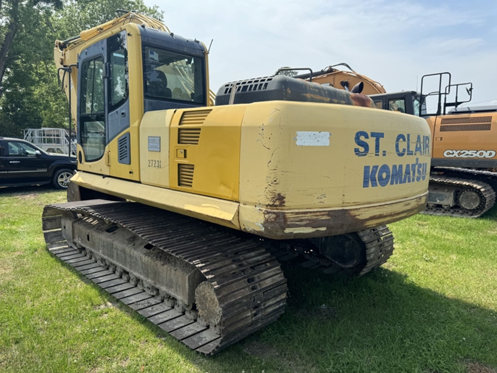 KOMATSU excavator - Model PC200LC-8 with manual thumb - 7046 hours showing- S/N: A88491 - PIN: - Image 6 of 11