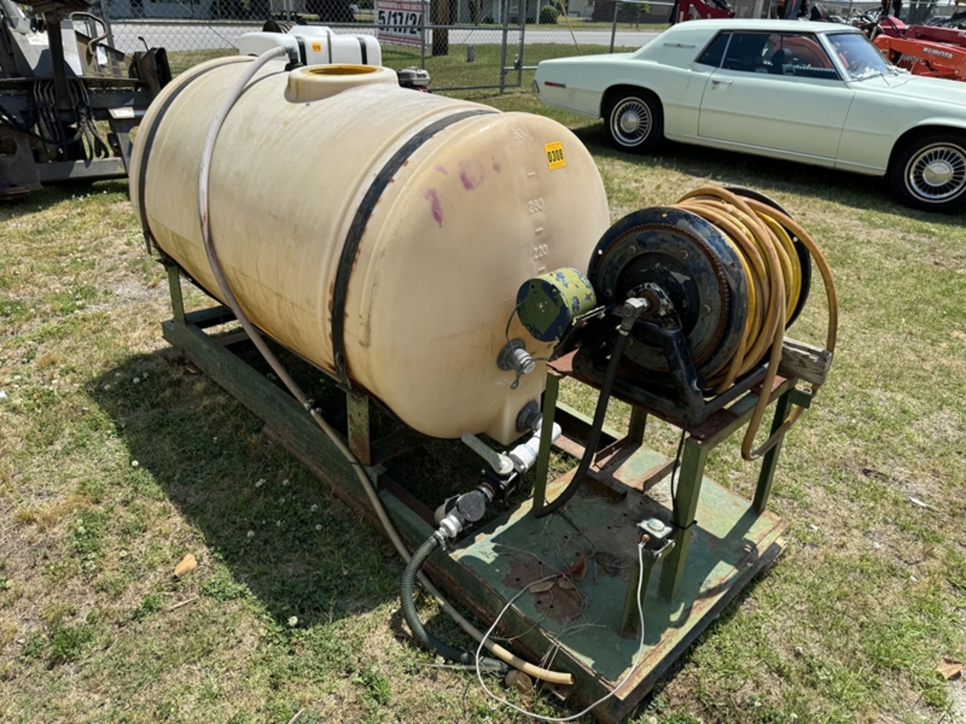 300 gallon tank with hhose and reel - Image 2 of 4
