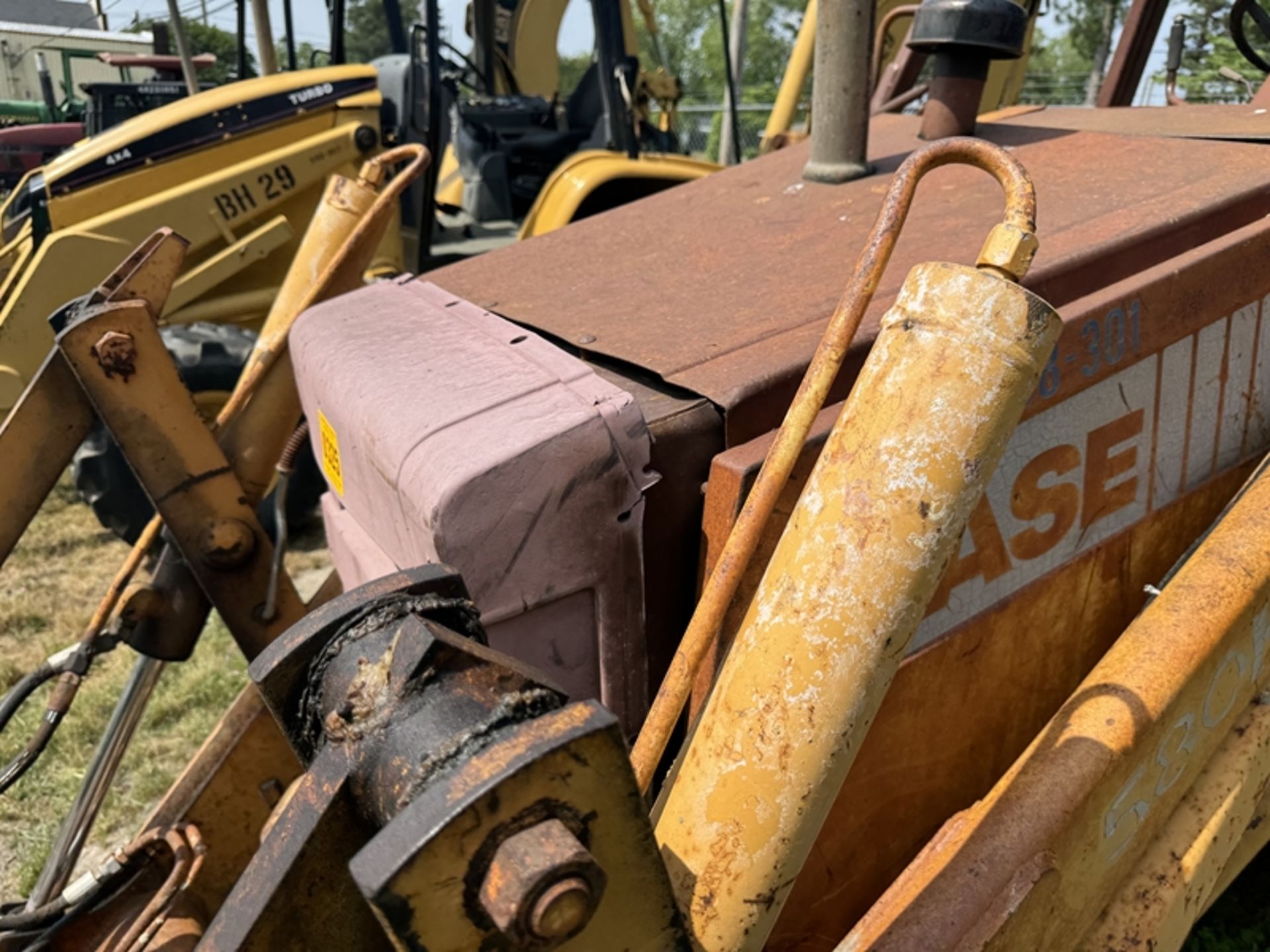 CASE 580K backhoe - no brakes - unknown hours - Image 7 of 7