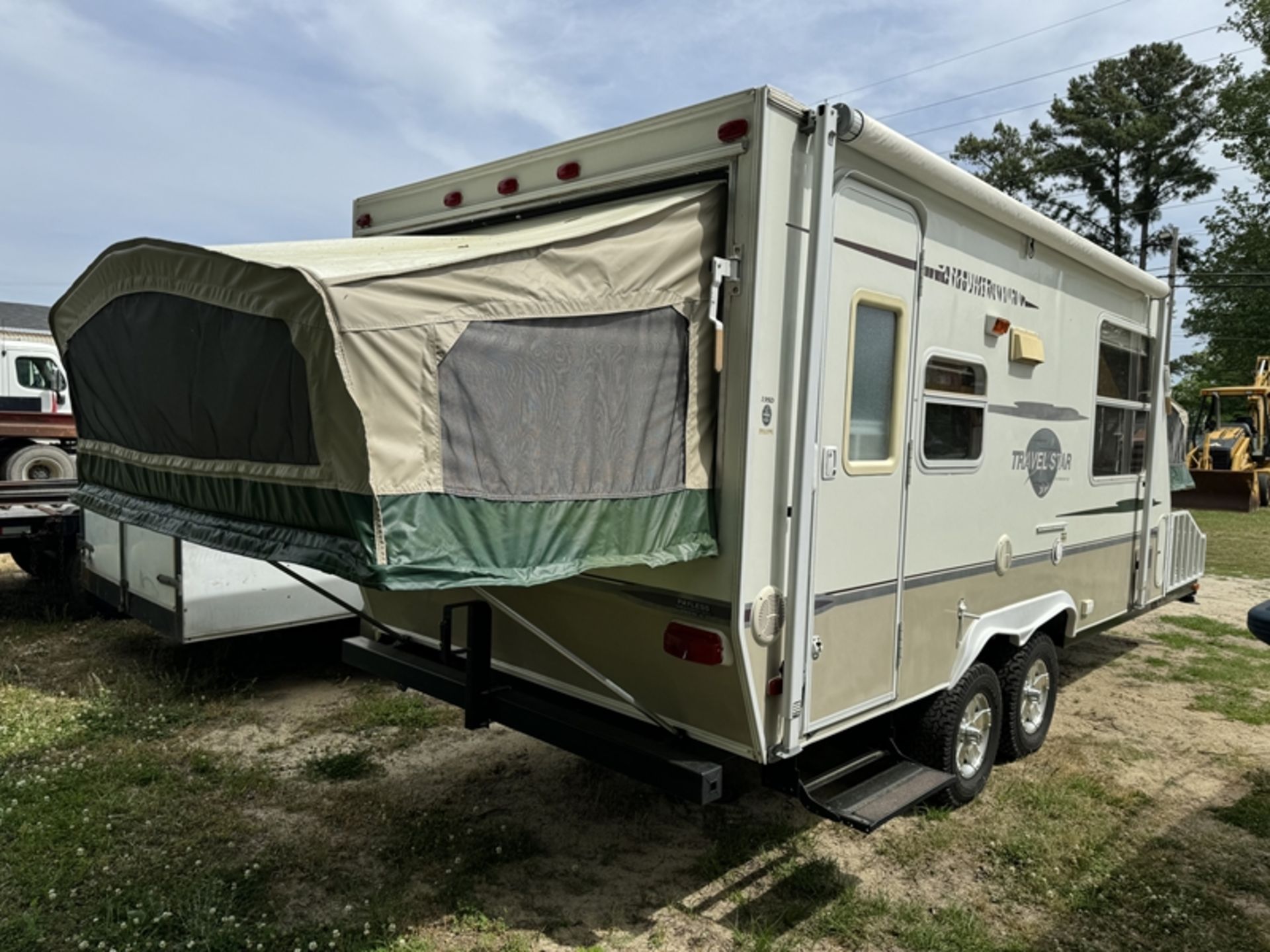 2005 STARCRAFT Travel Star travel trailer camper with pop outs - 1SATS02L351EC3406 - Image 3 of 10