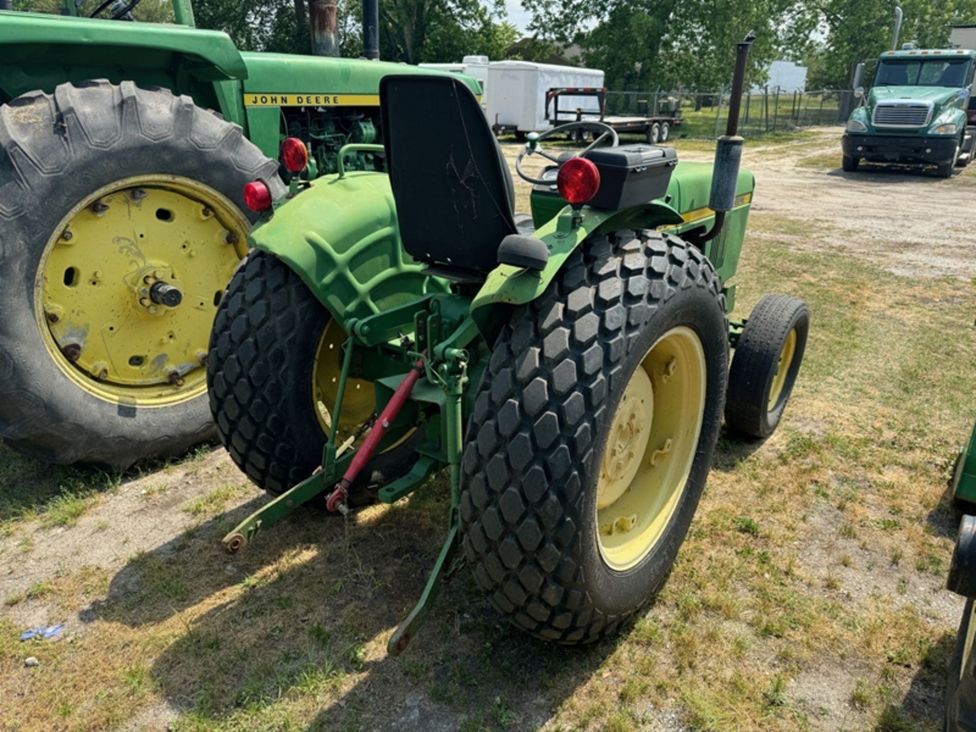 JOHN DEERE 950 with turf tires – 1285 hours showing - Image 3 of 4