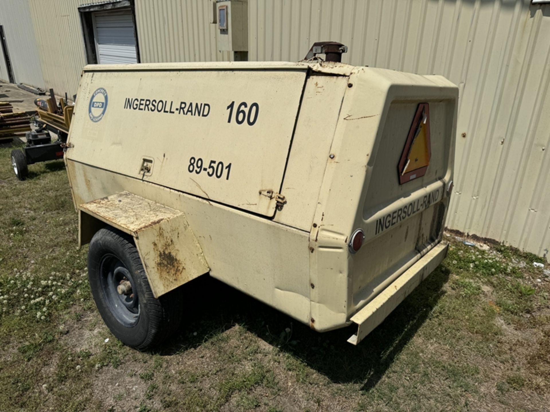 INGERSOLL RAND bumper pull air compressor Not Running - Image 4 of 6