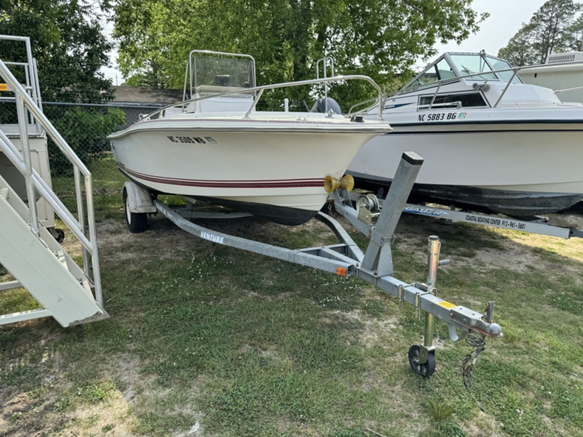 1990 WELLCRAFT 18’ center console with Johnson 110 - WELD3721F990 - Image 2 of 8