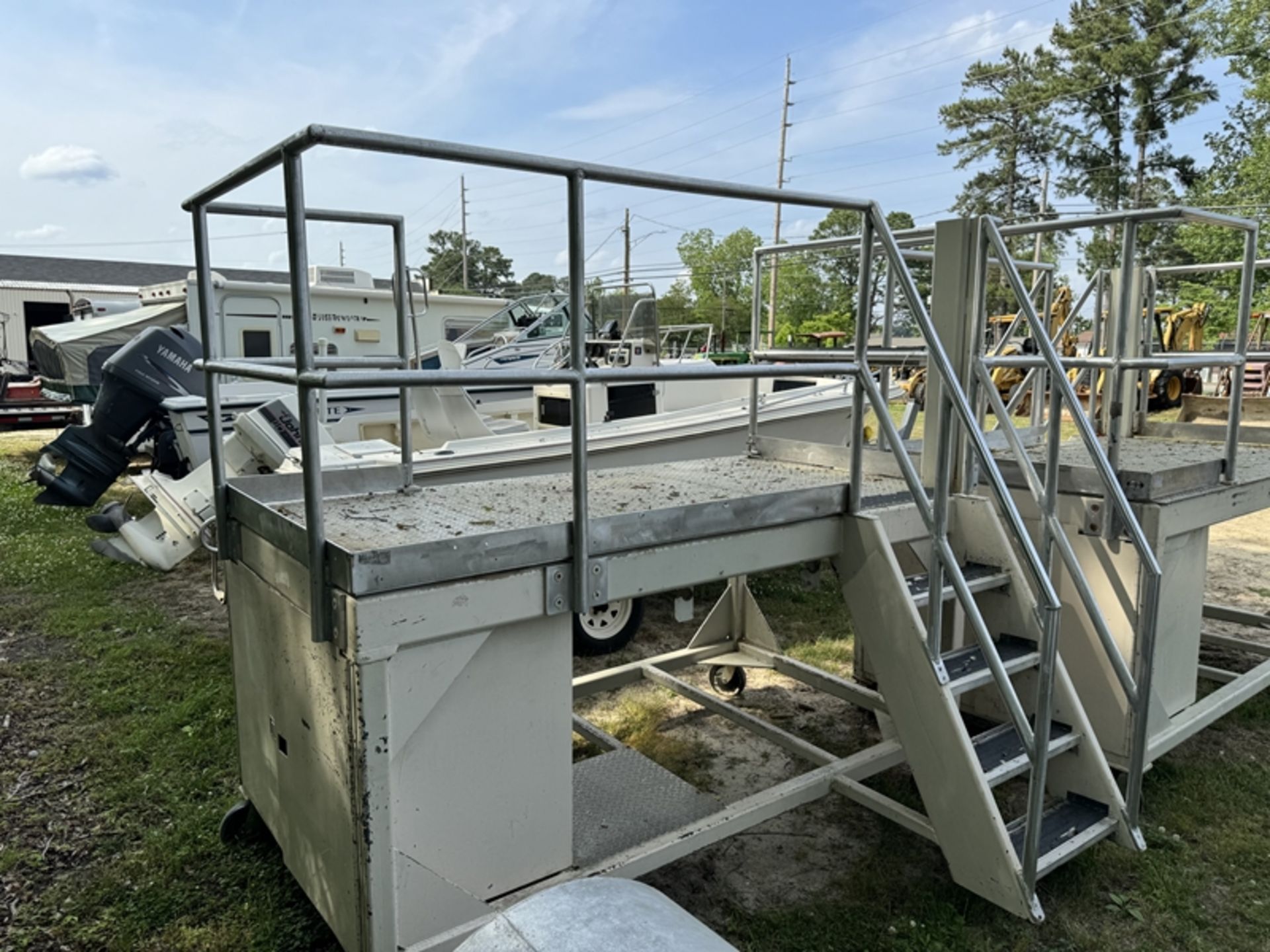 raised metal platform on wheels with guard rails - Image 3 of 4