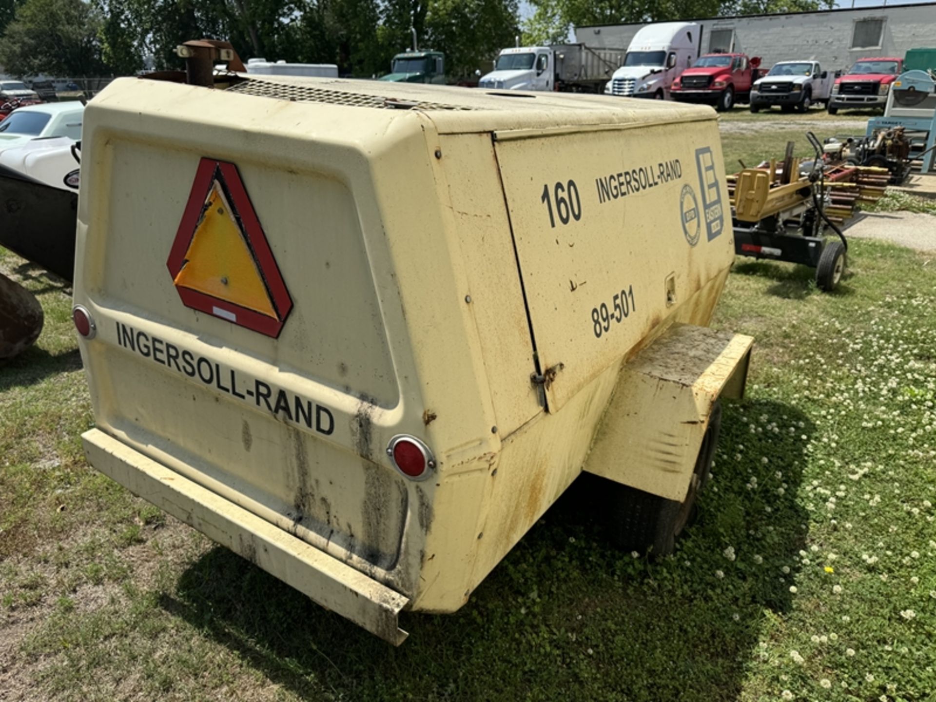 INGERSOLL RAND bumper pull air compressor Not Running - Image 3 of 6