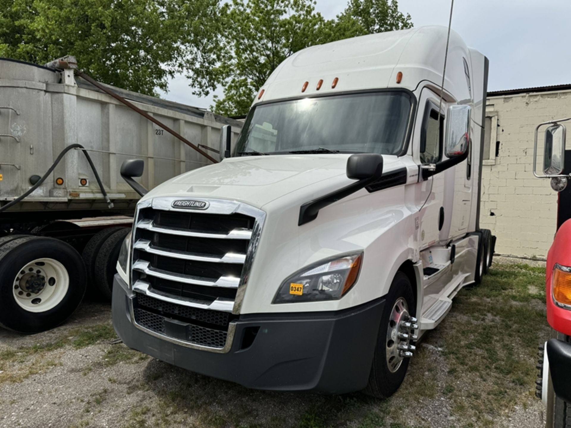 2020 FREIGHTLINER Cascadia Slepper Detroit DD15, auto transmission – 438,112 miles showing –