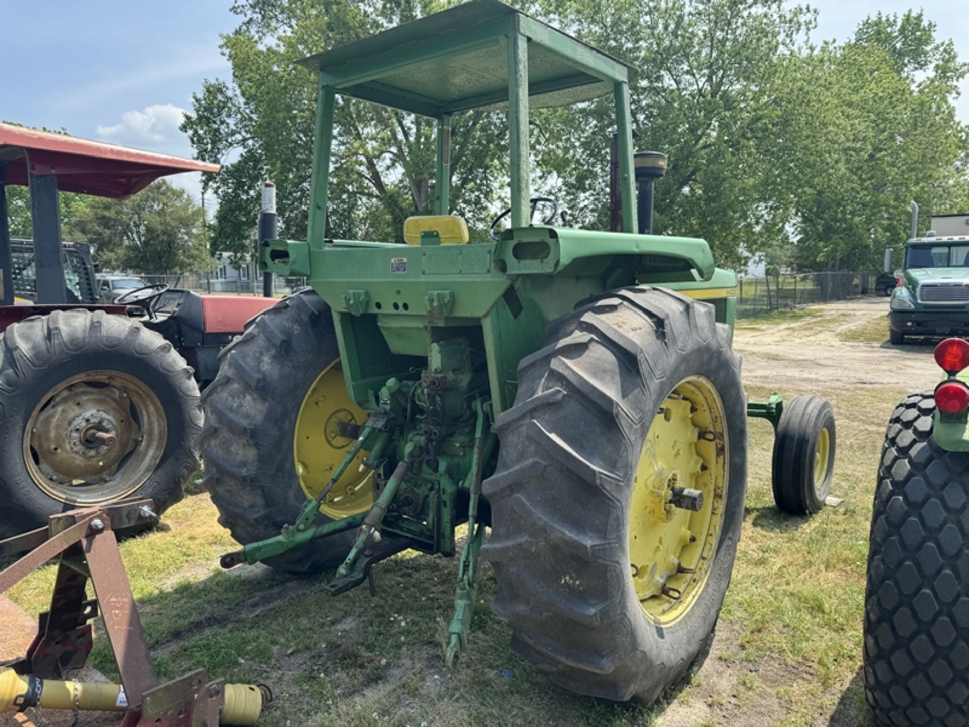 JOHN DEERE 4430 8spd power shift, 4 post, 3 remotes - unknown hours - Image 3 of 4