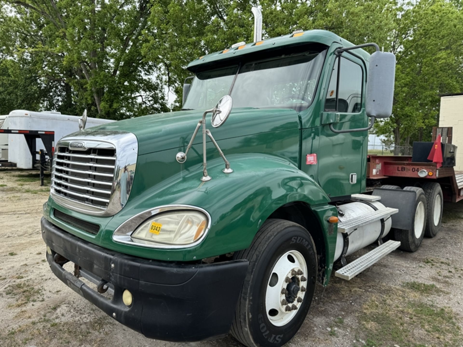 2006 FREIGHTLINER Columbia daycab, Detroit 60 Series engine, 10 spd - 419,698 miles showing -