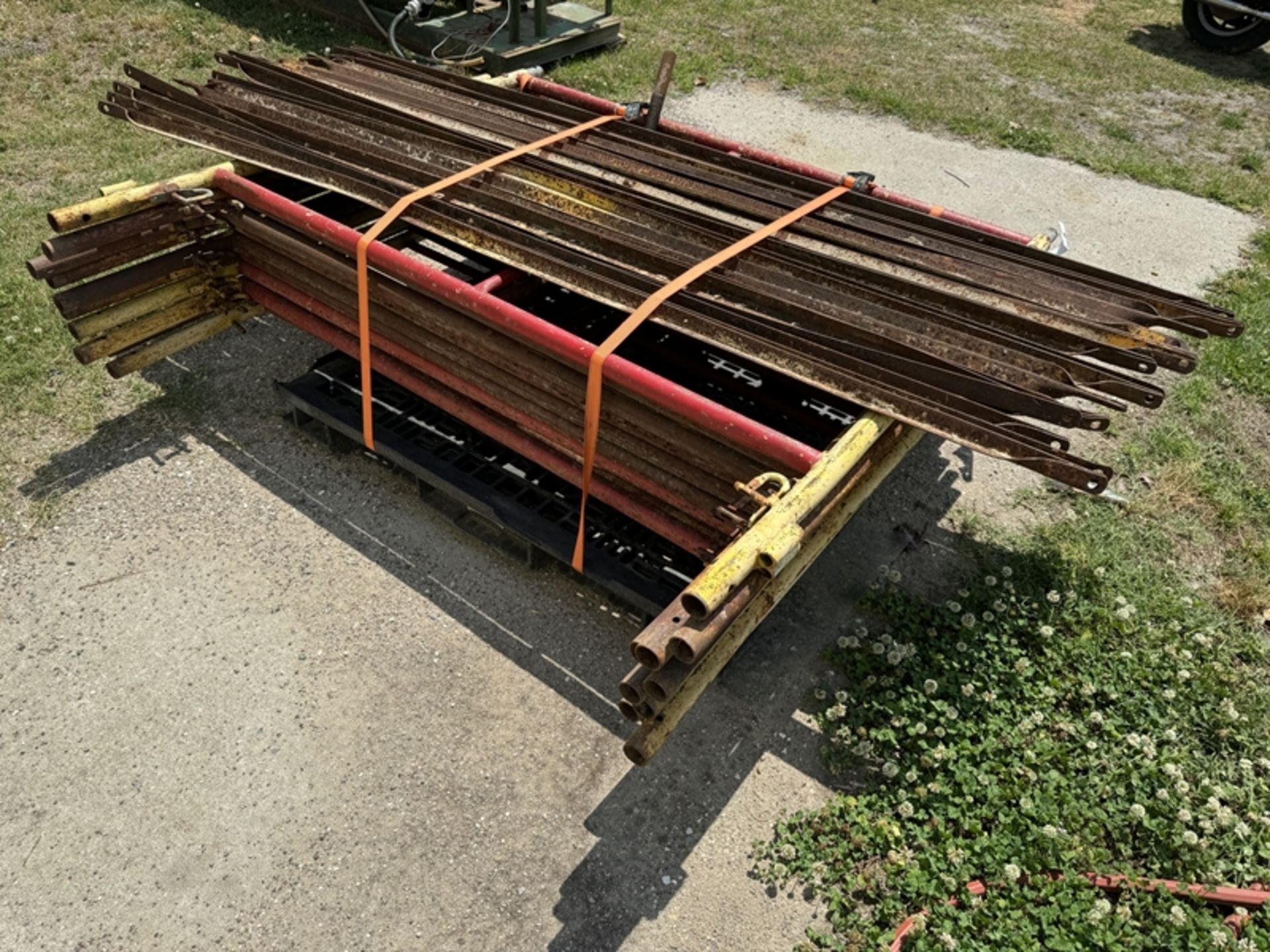 pallet of scaffolding - Image 3 of 4