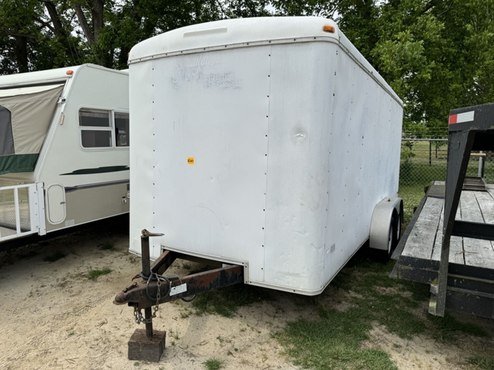 2001 HOMESTEADER 16' dual-axle enclosed trailer with barn doors and side door - 5HABA162111014686