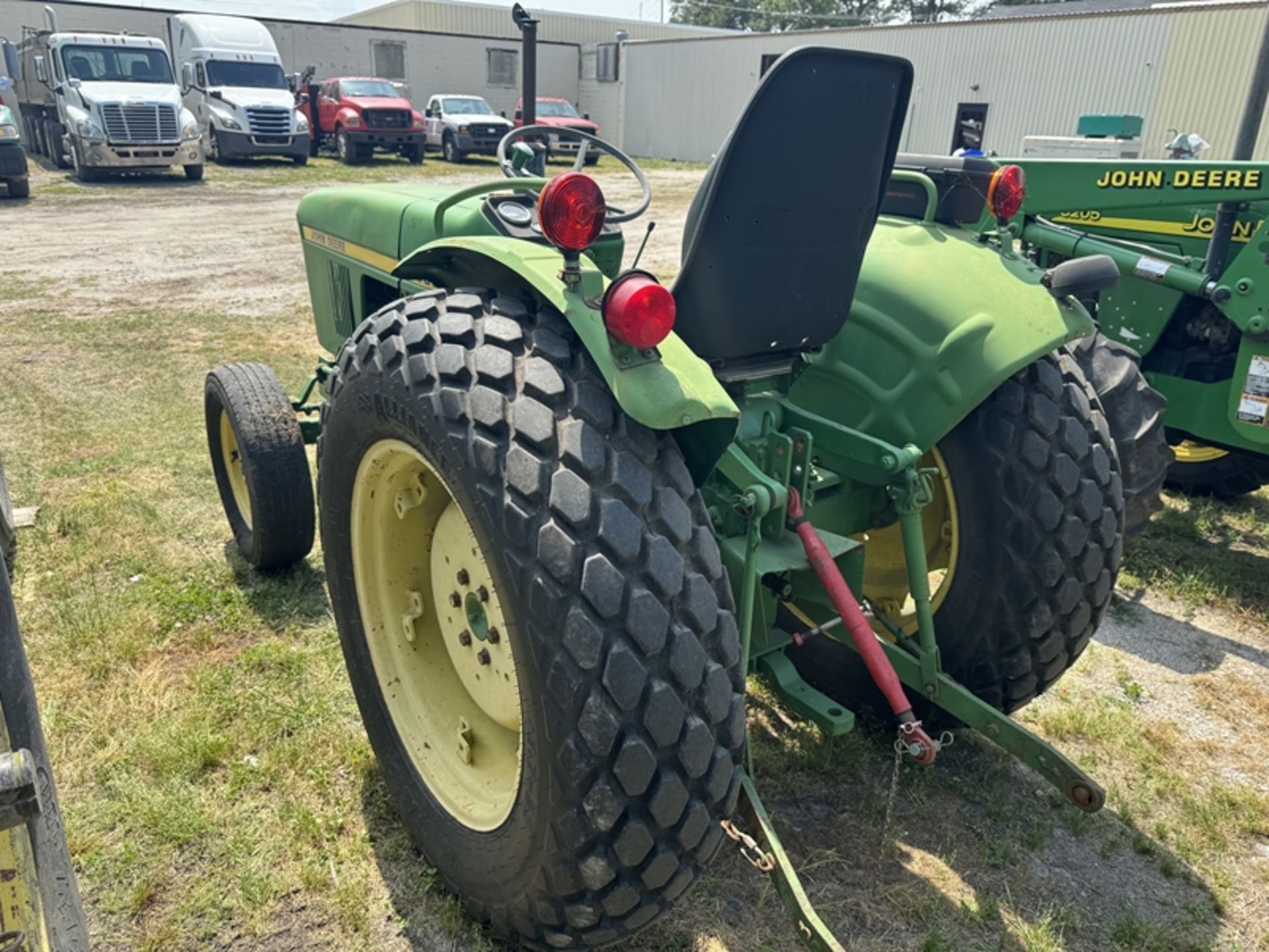 JOHN DEERE 950 with turf tires – 1285 hours showing - Image 4 of 4
