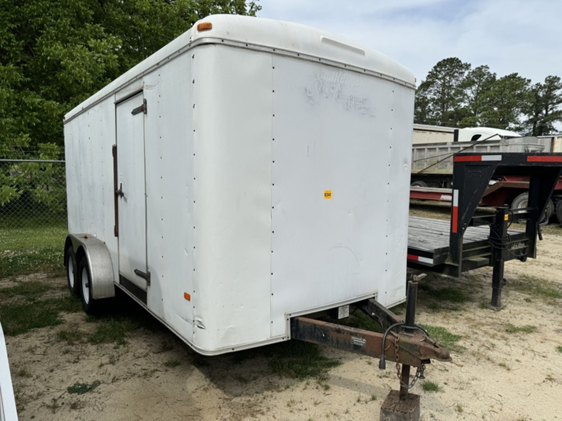 2001 HOMESTEADER 16' dual-axle enclosed trailer with barn doors and side door - 5HABA162111014686 - Image 2 of 5