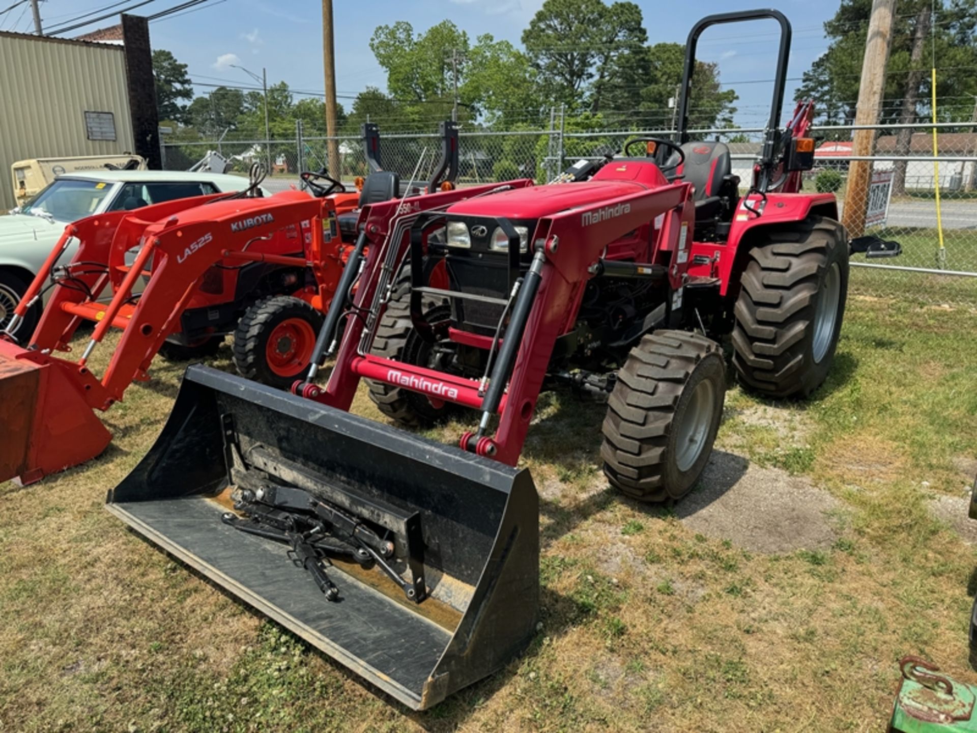 MAHINDRA 4550 with front end loader and 4550B backhoe, 4wd - 26 hours showing