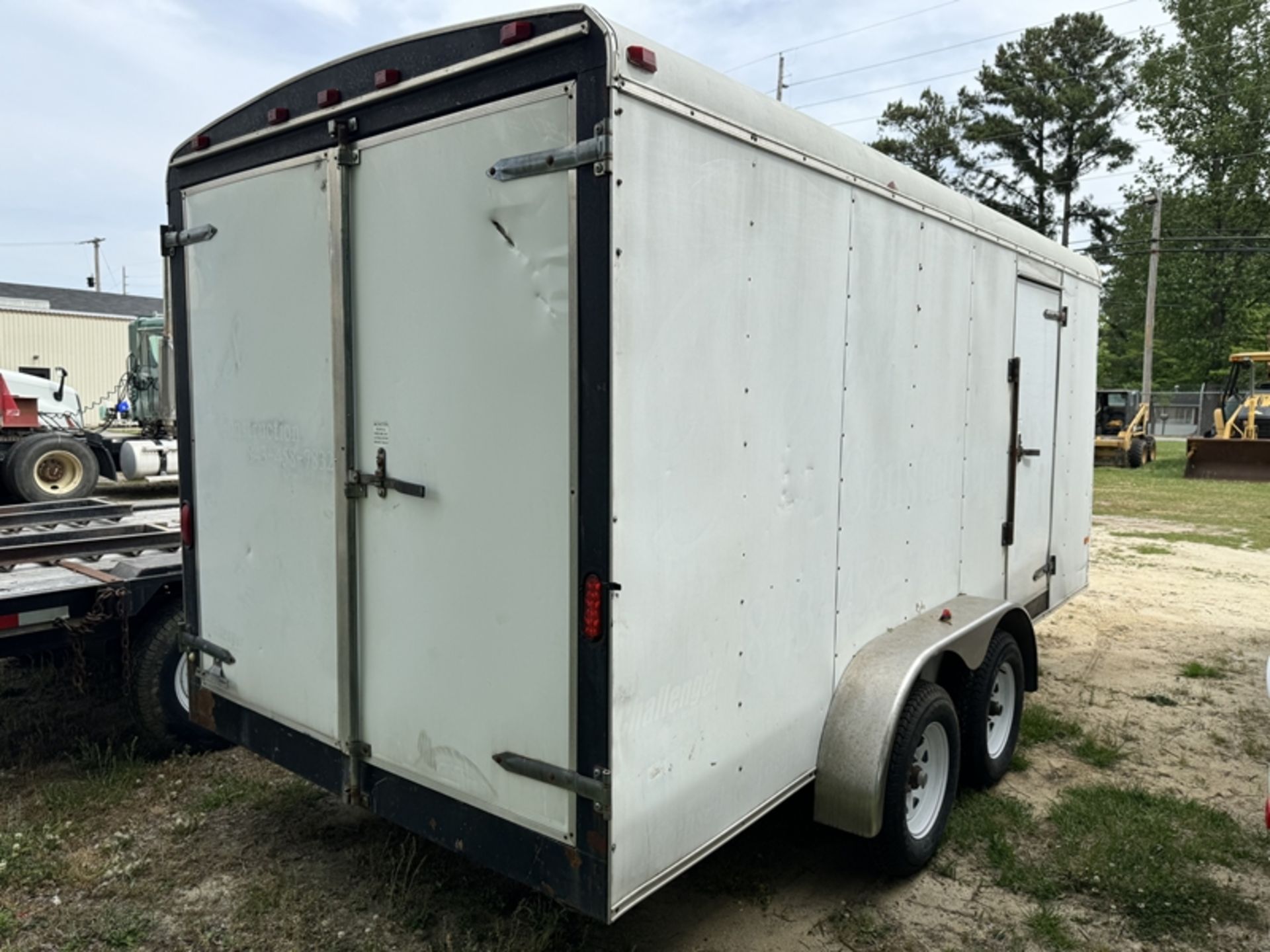 2001 HOMESTEADER 16' dual-axle enclosed trailer with barn doors and side door - 5HABA162111014686 - Image 3 of 5