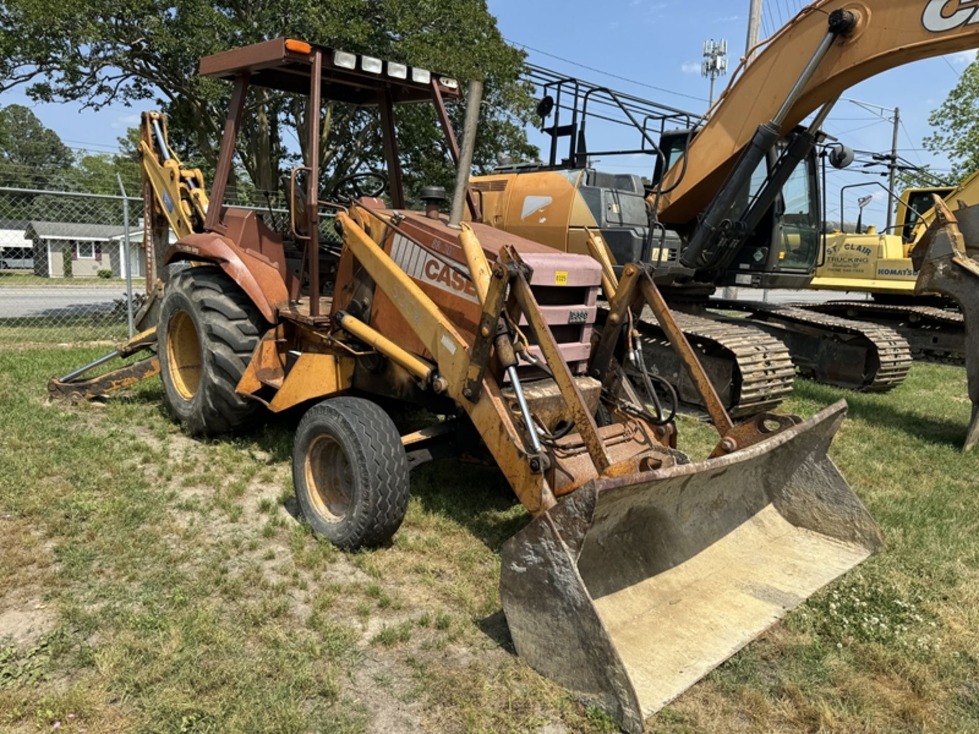 CASE 580K backhoe - no brakes - unknown hours - Image 2 of 7