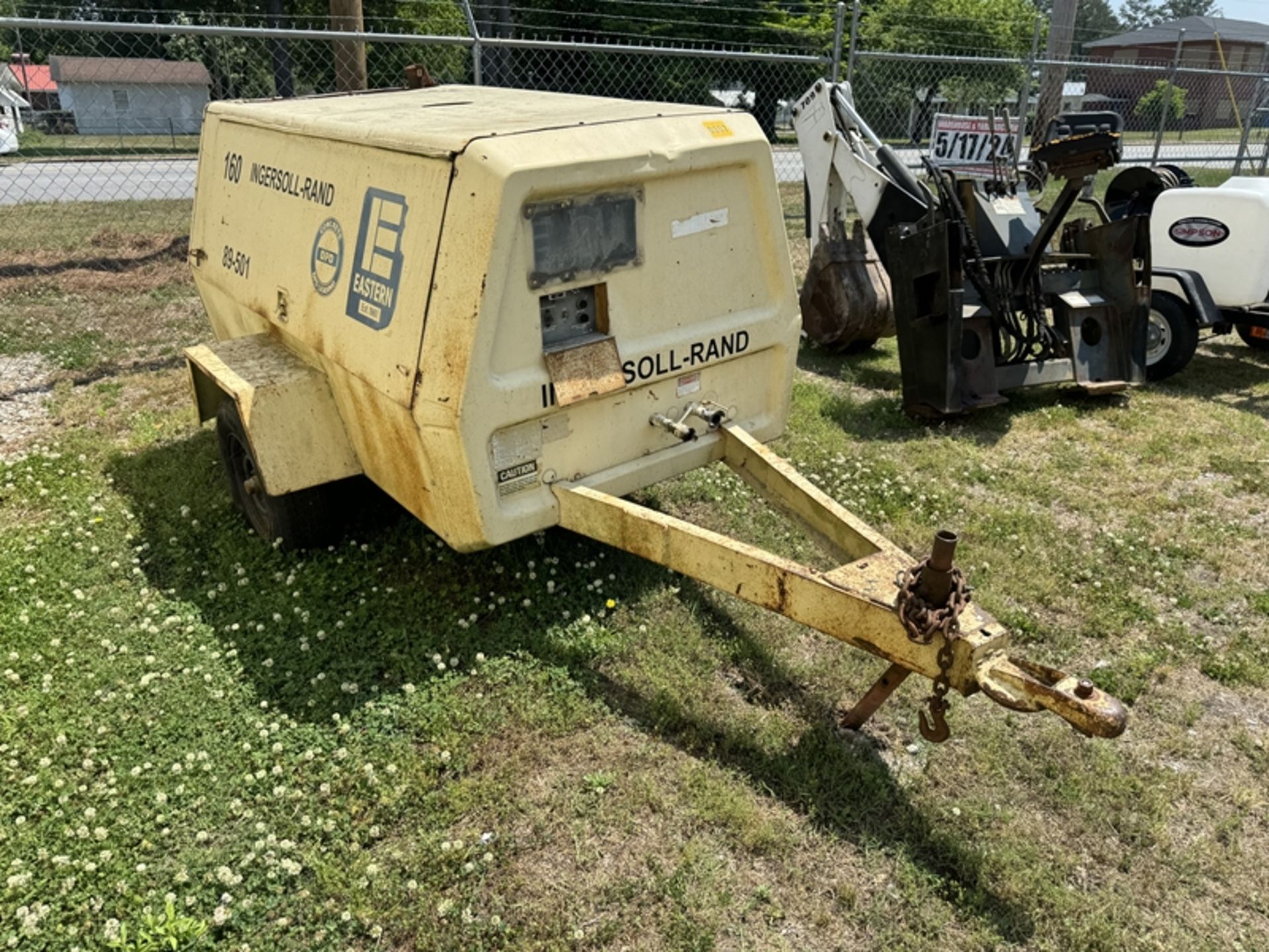 INGERSOLL RAND bumper pull air compressor Not Running - Image 2 of 6
