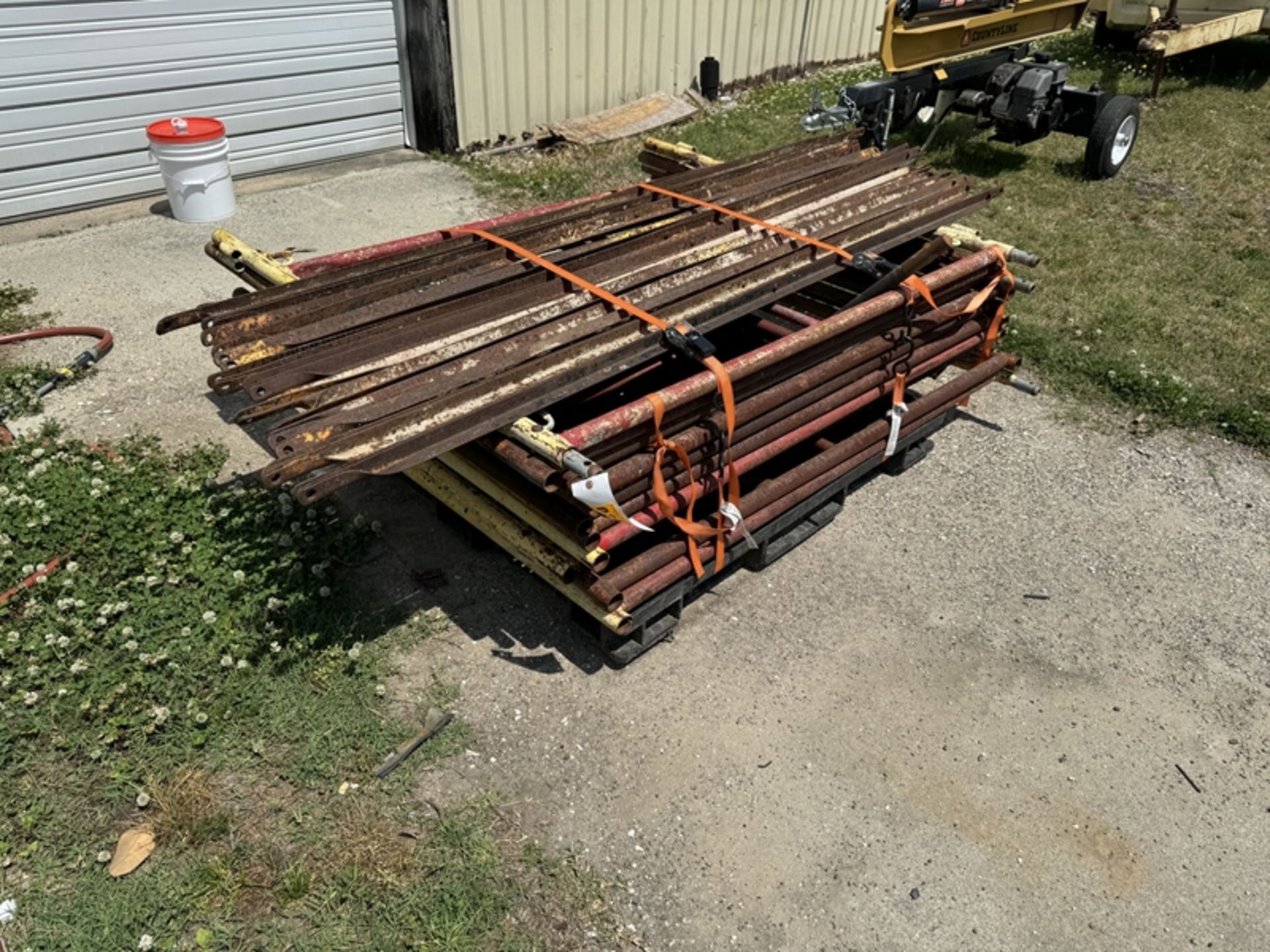 pallet of scaffolding - Image 2 of 4