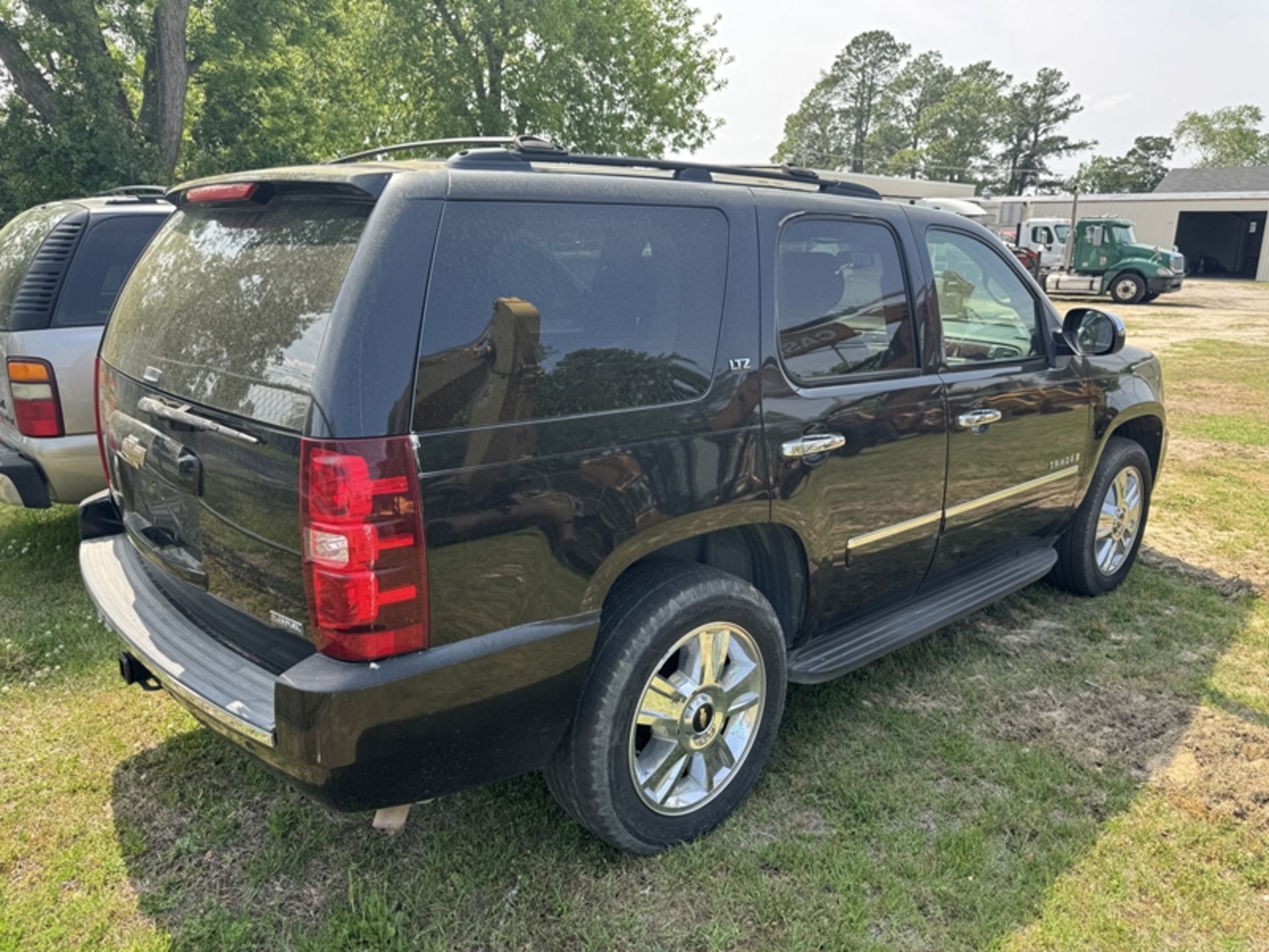 2009 CHEVROLET Tahoe LTZ, 4wd – mileage unknown – 1GNFK33009R103209 - Image 3 of 9