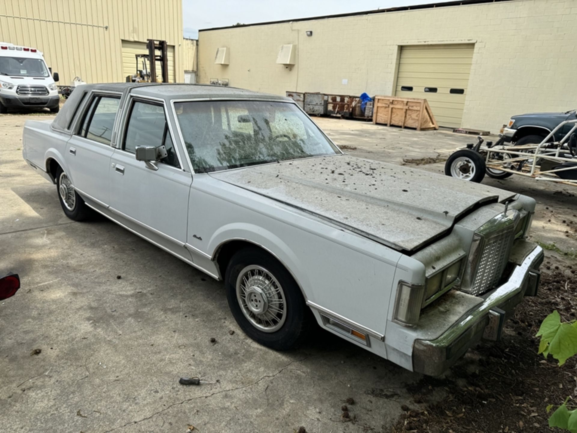 1986 LINCOLN town car, not running – NO TITLE – mileage unknown – 1LNBP96F5GY646629 - Image 2 of 6