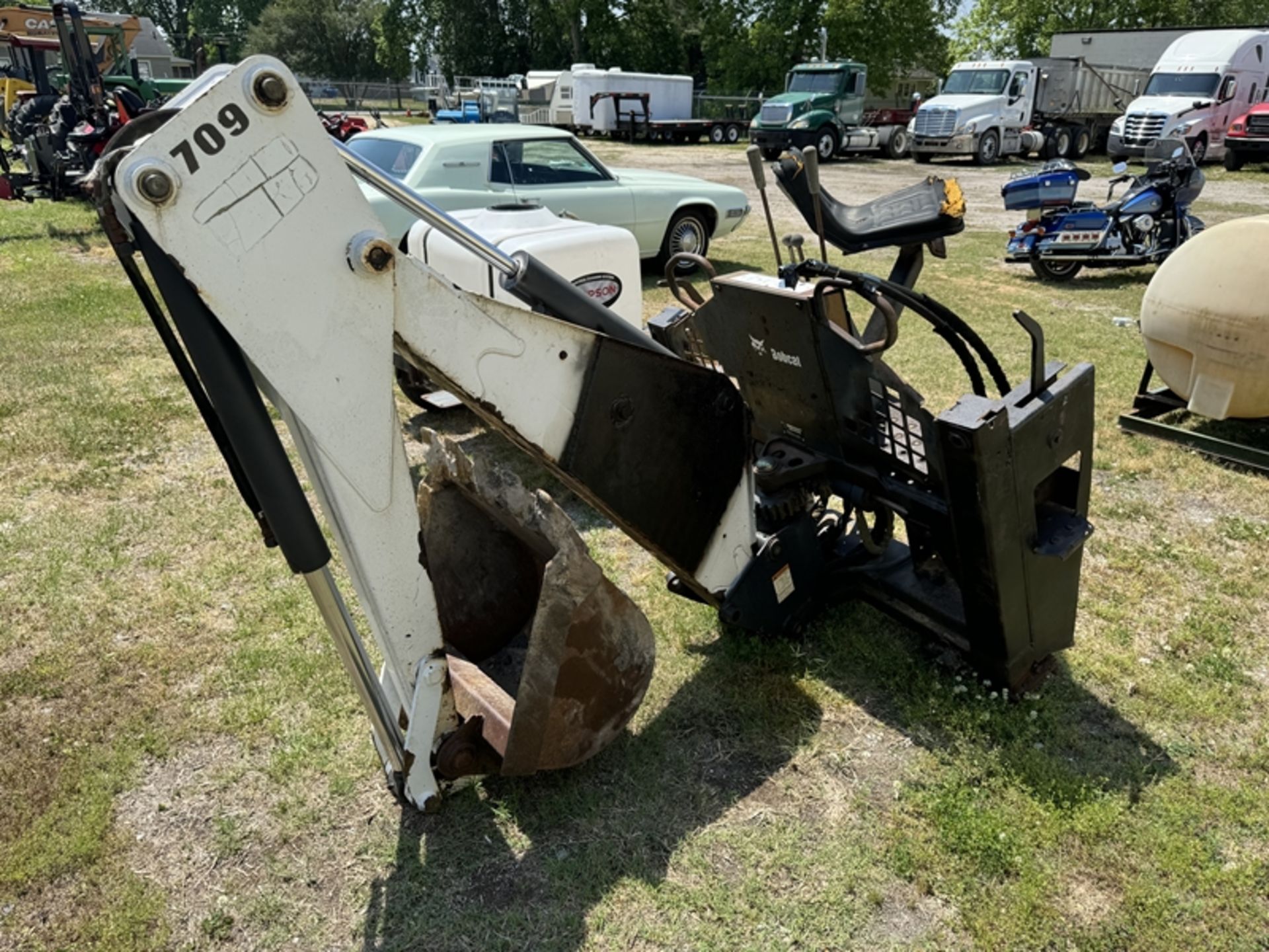 BOBCAT 709 skid steer backhoe attachment - Image 3 of 4